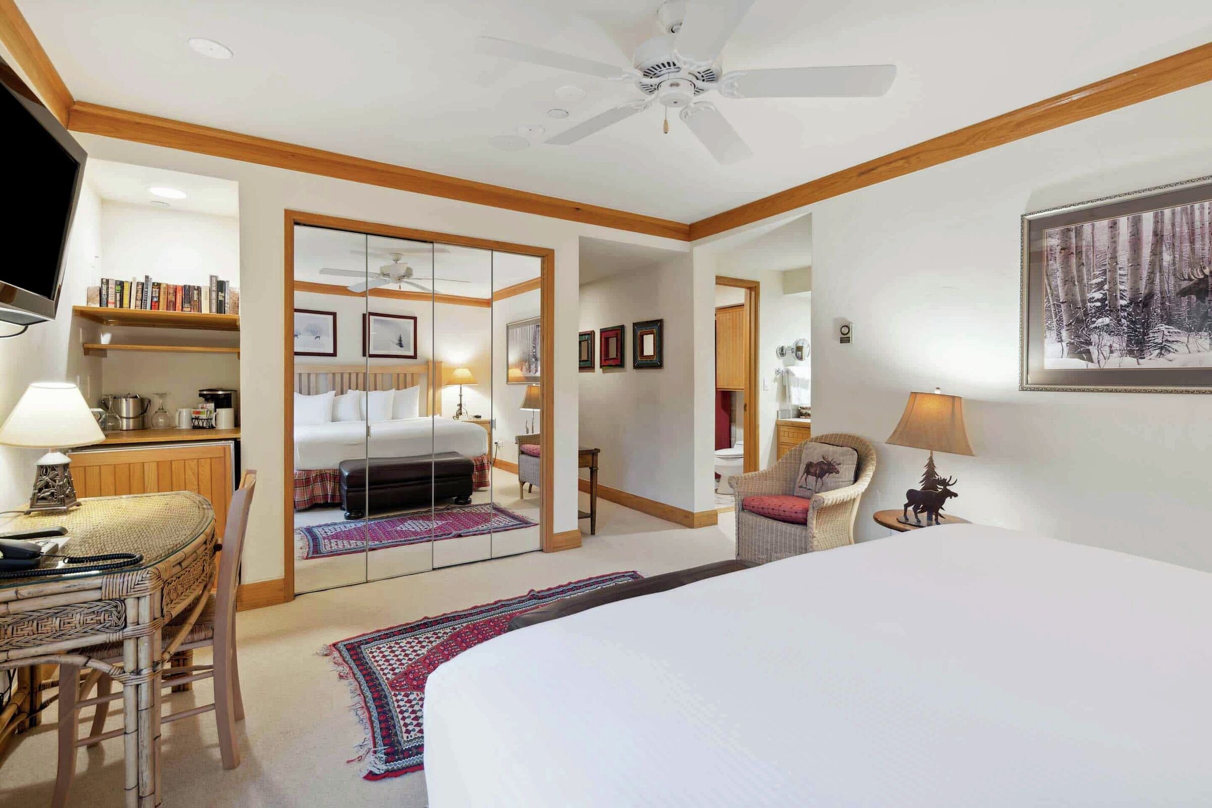 King Lodge Room