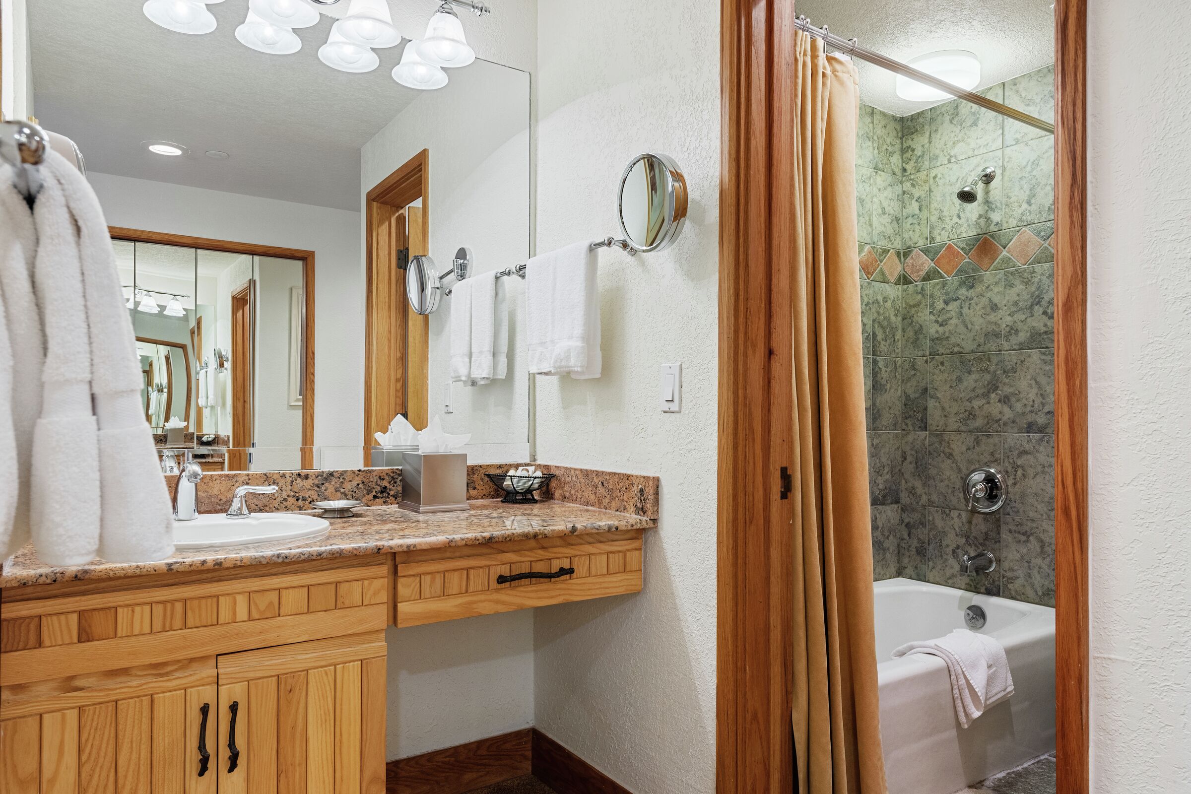 #F215 - King Lodge Room Bathroom