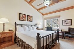 King Lodge Room