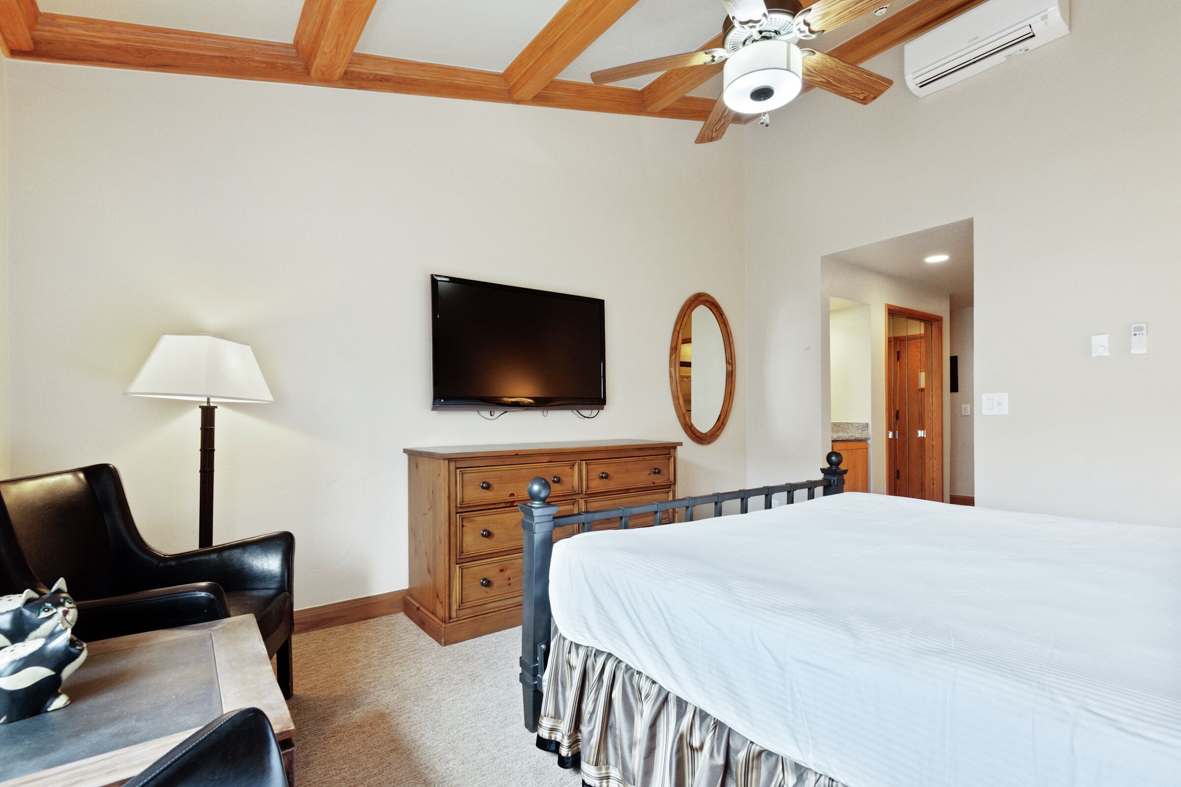 King Lodge Room