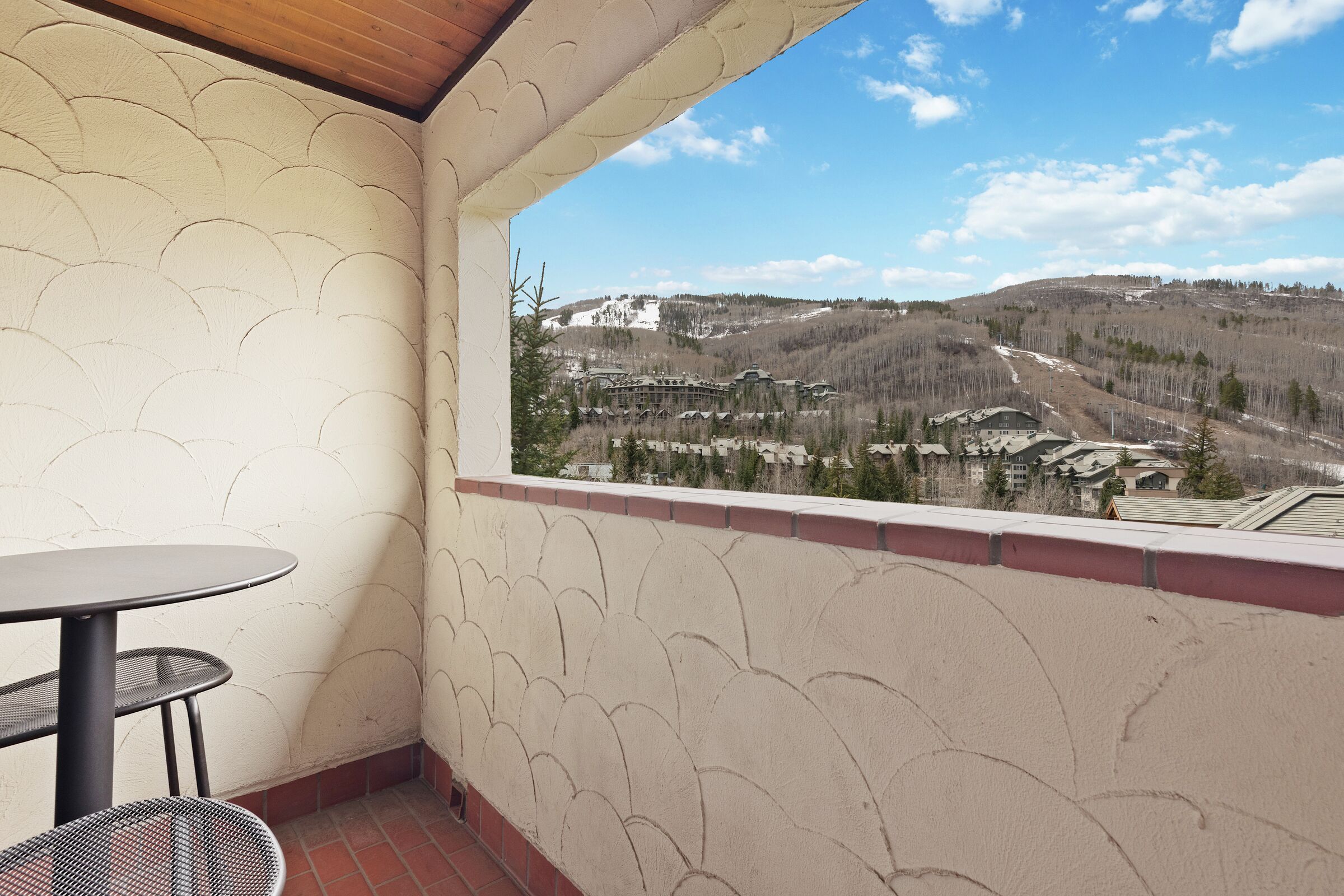#F445 - King Lodge Room Balcony