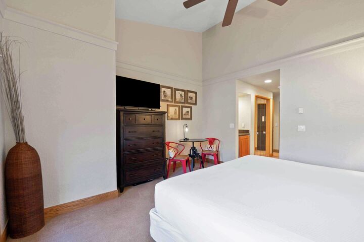 King Lodge Room