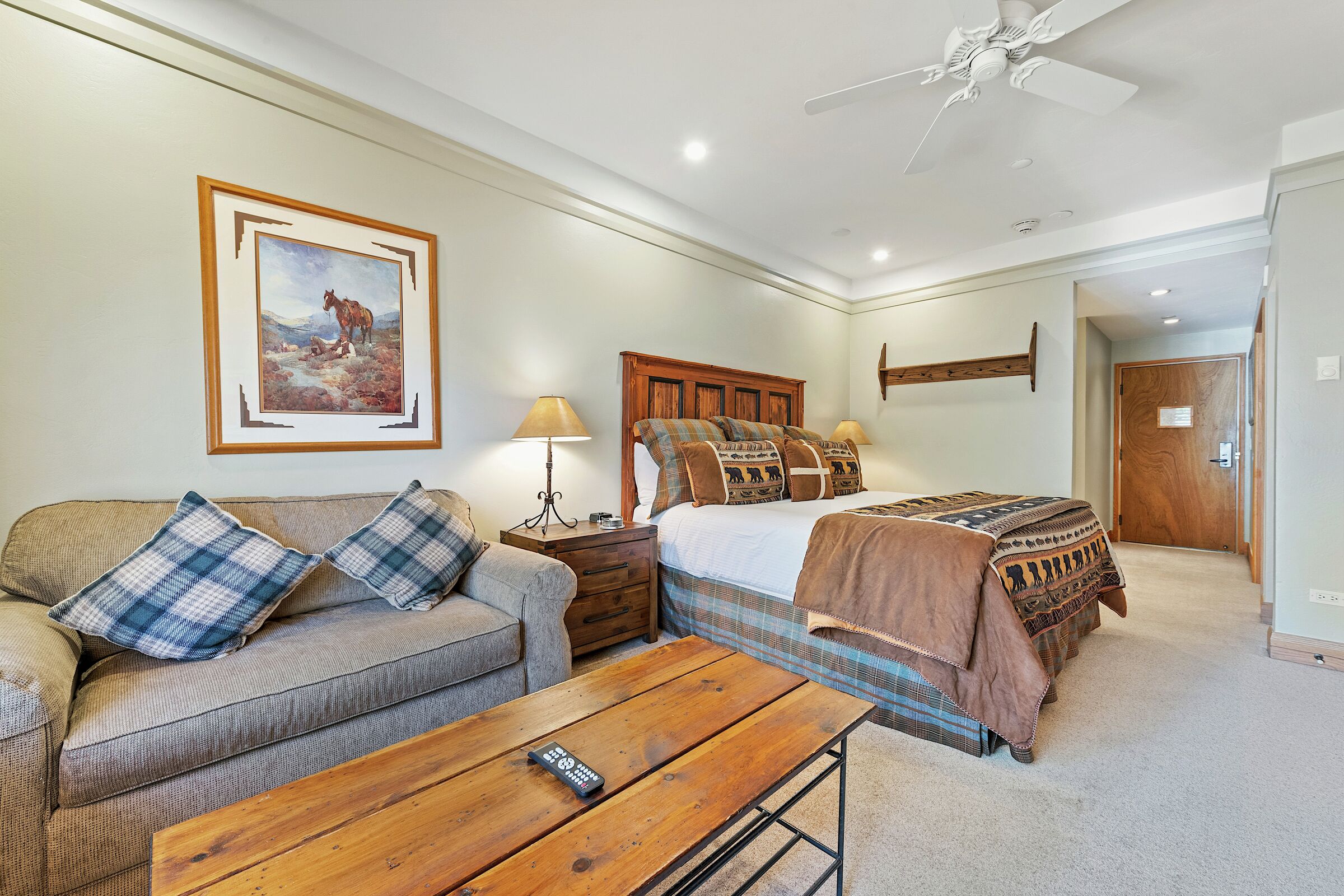 #B145 - King Lodge Room