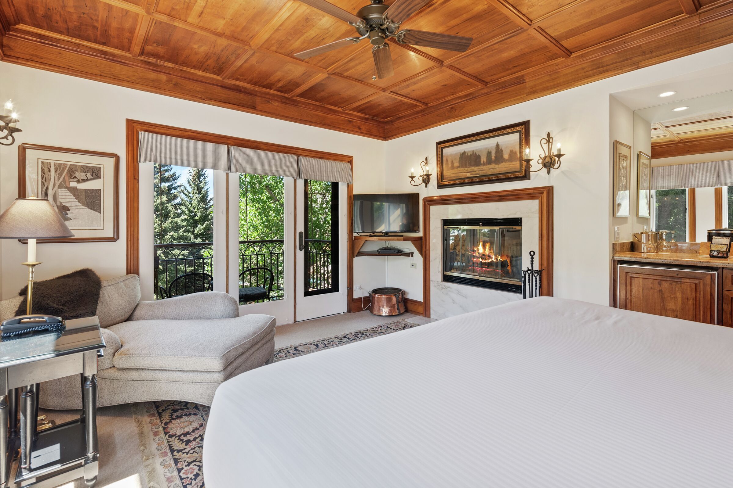 King Lodge Room