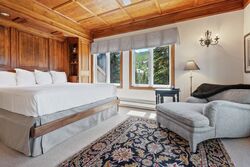King Lodge Room