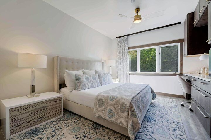 King Lodge Room