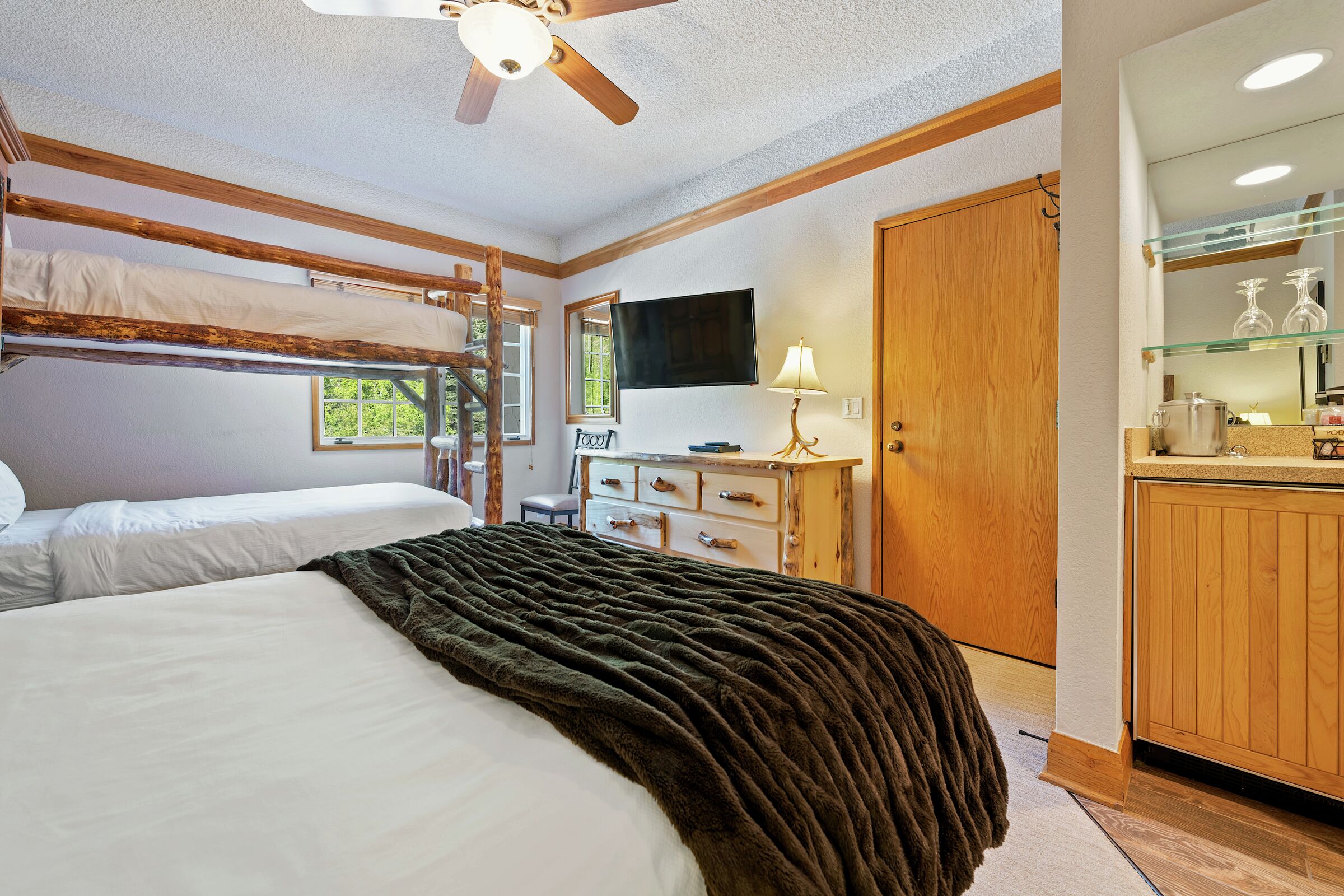 #D375 - Lodge Room