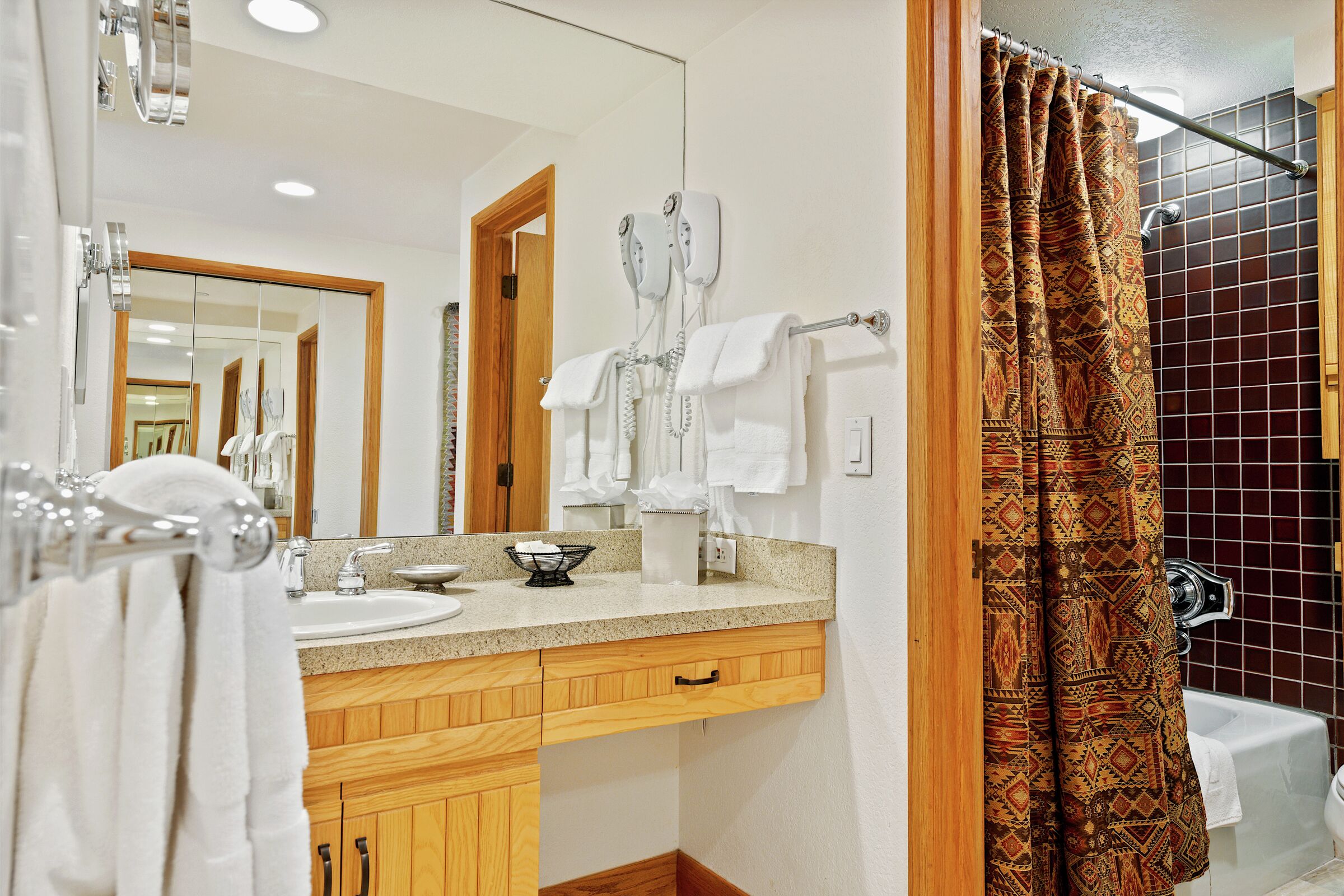 #D415 - King Lodge Room Bathroom