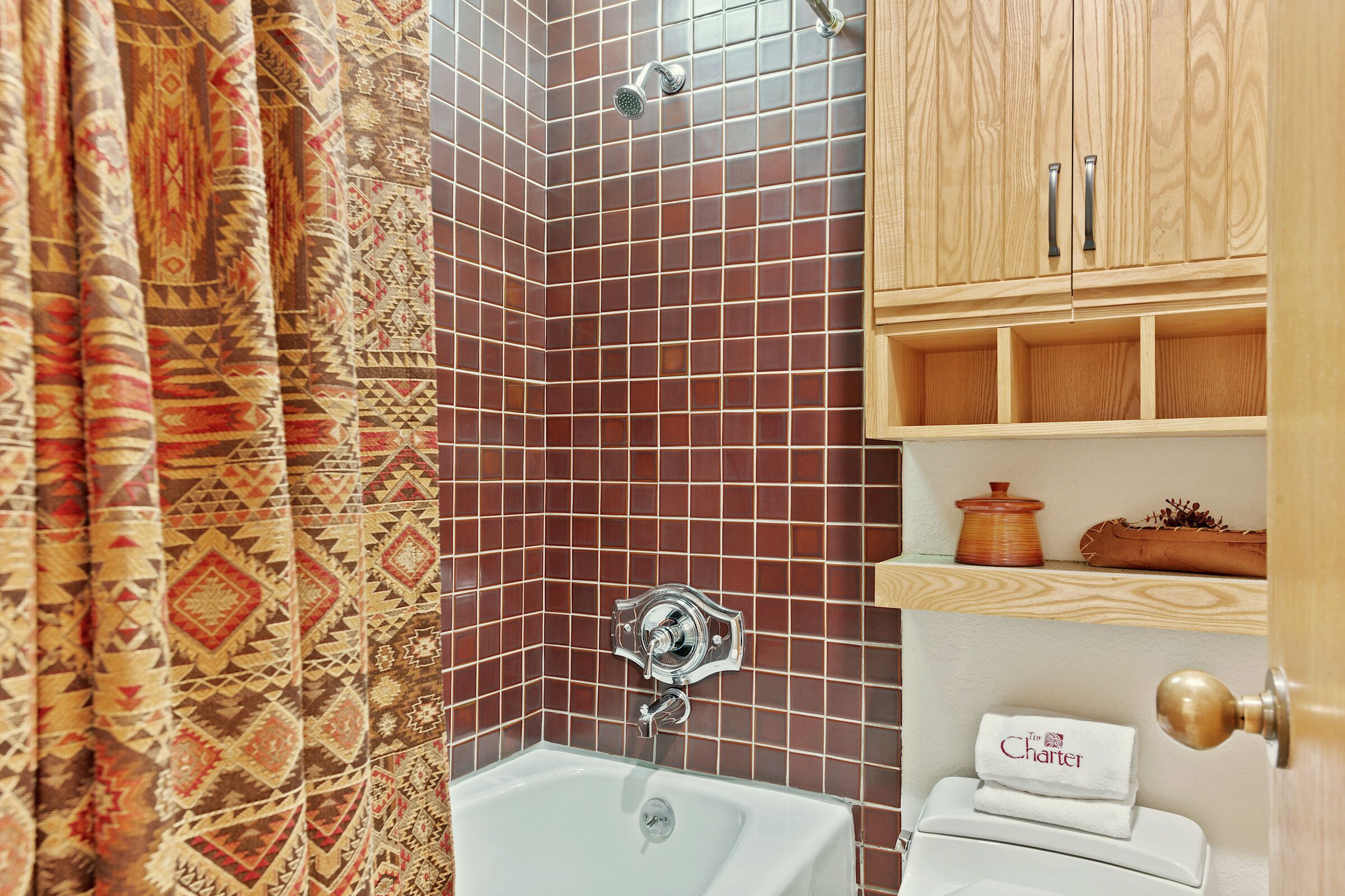 #D415 - King Lodge Room Bathroom