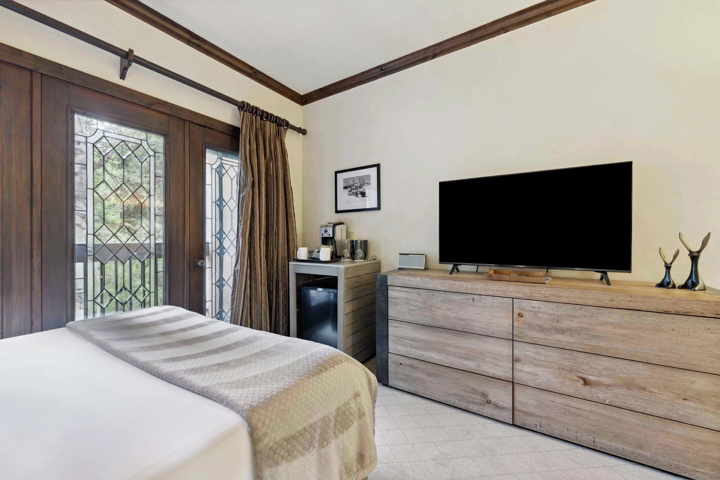 #C115 - Two Queen Lodge Room
