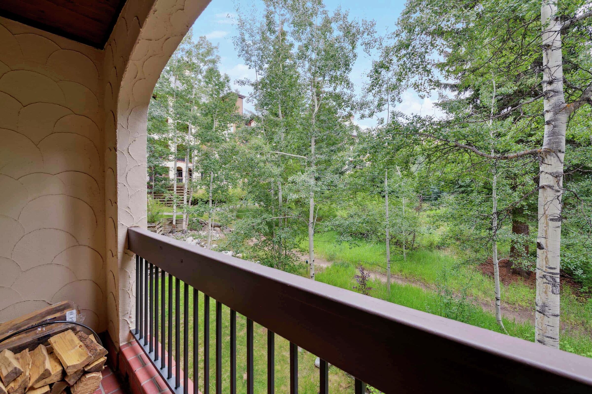 #C115 - Two Queen Lodge Room Balcony