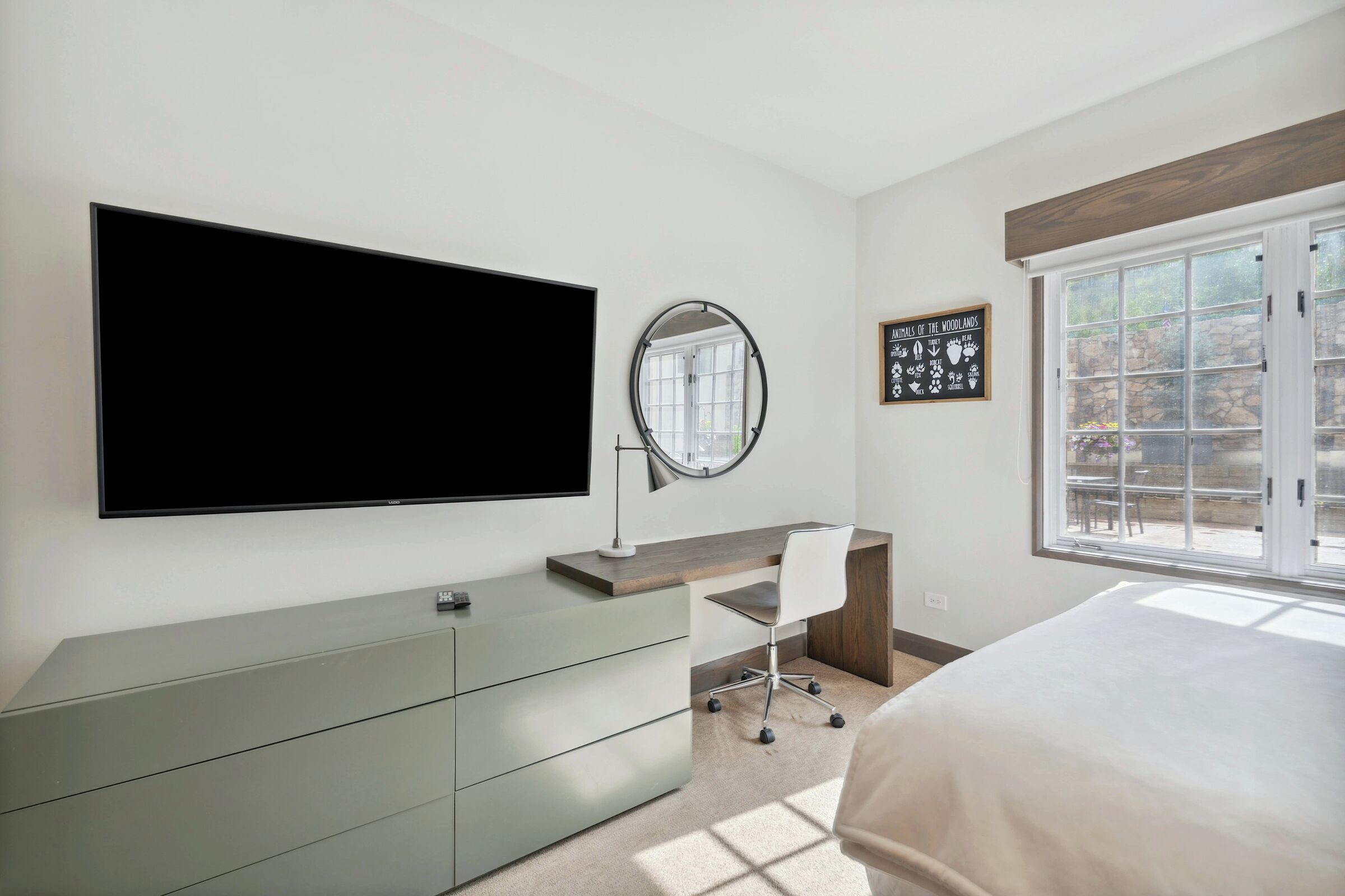#F235 - Two Queen Lodge Room