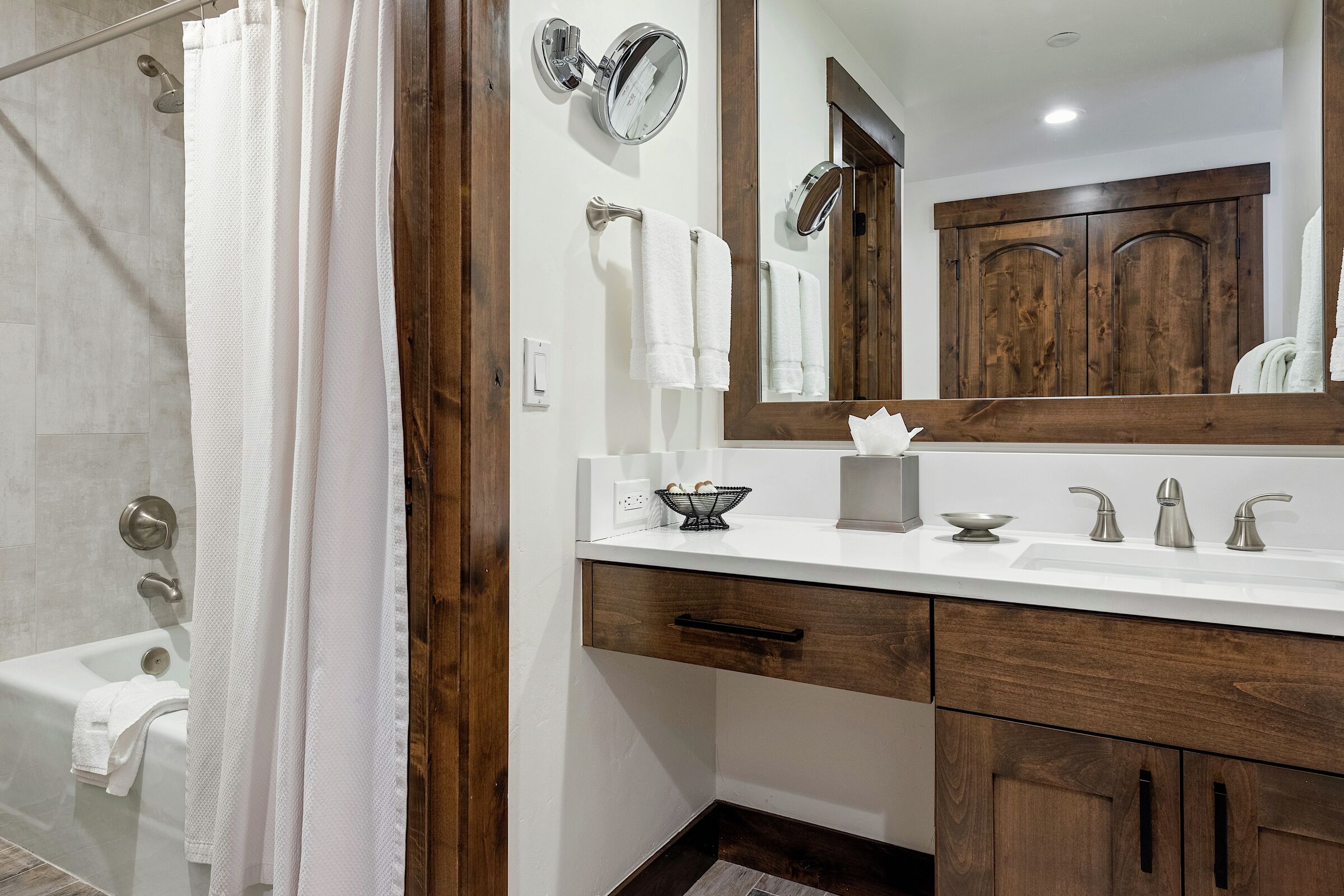 #D325 - Two Queen Lodge Room Bathroom