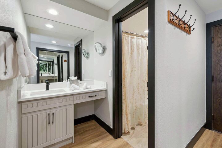 Two Queen Lodge Room Bathroom