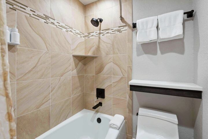 Two Queen Lodge Room Bathroom