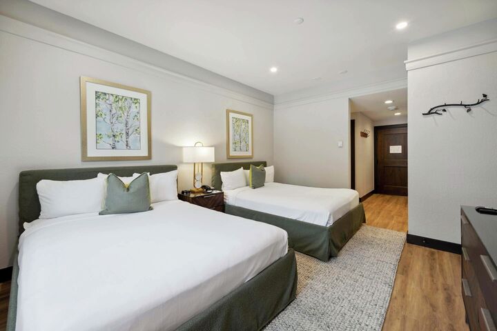 Two Queen Lodge Room