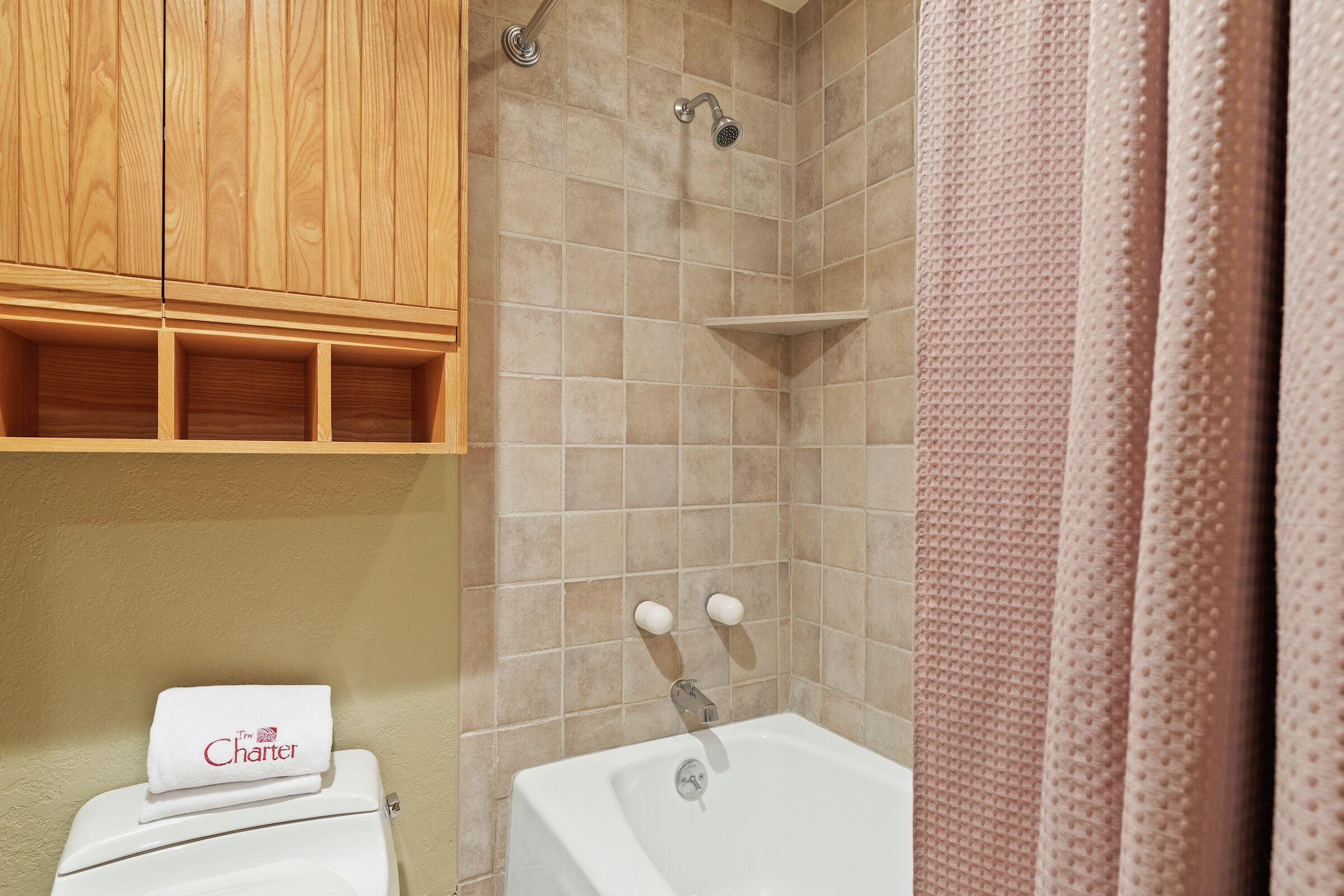 #E335 - Two Queen Lodge Room Bathroom