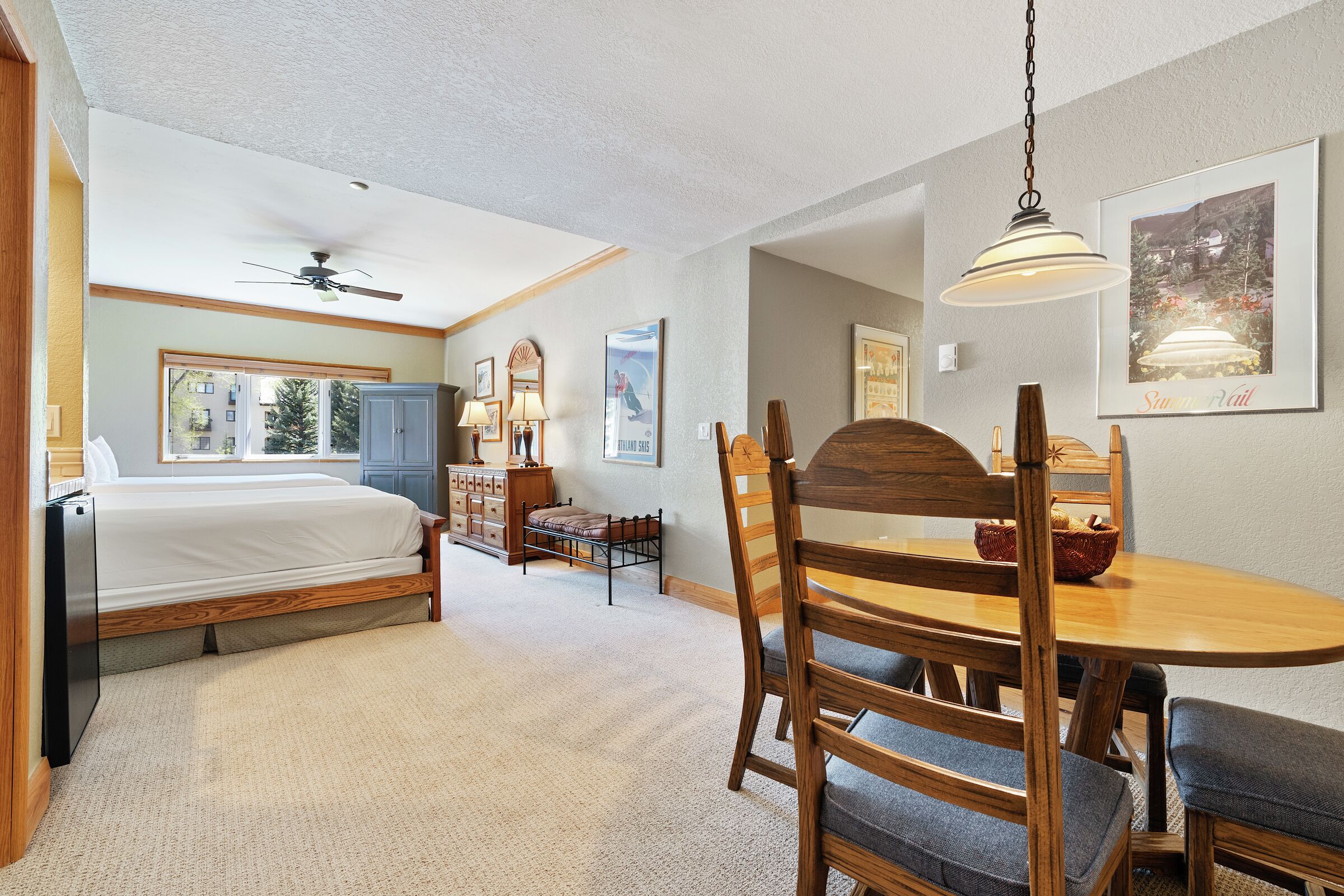 #E335 - Two Queen Lodge Room