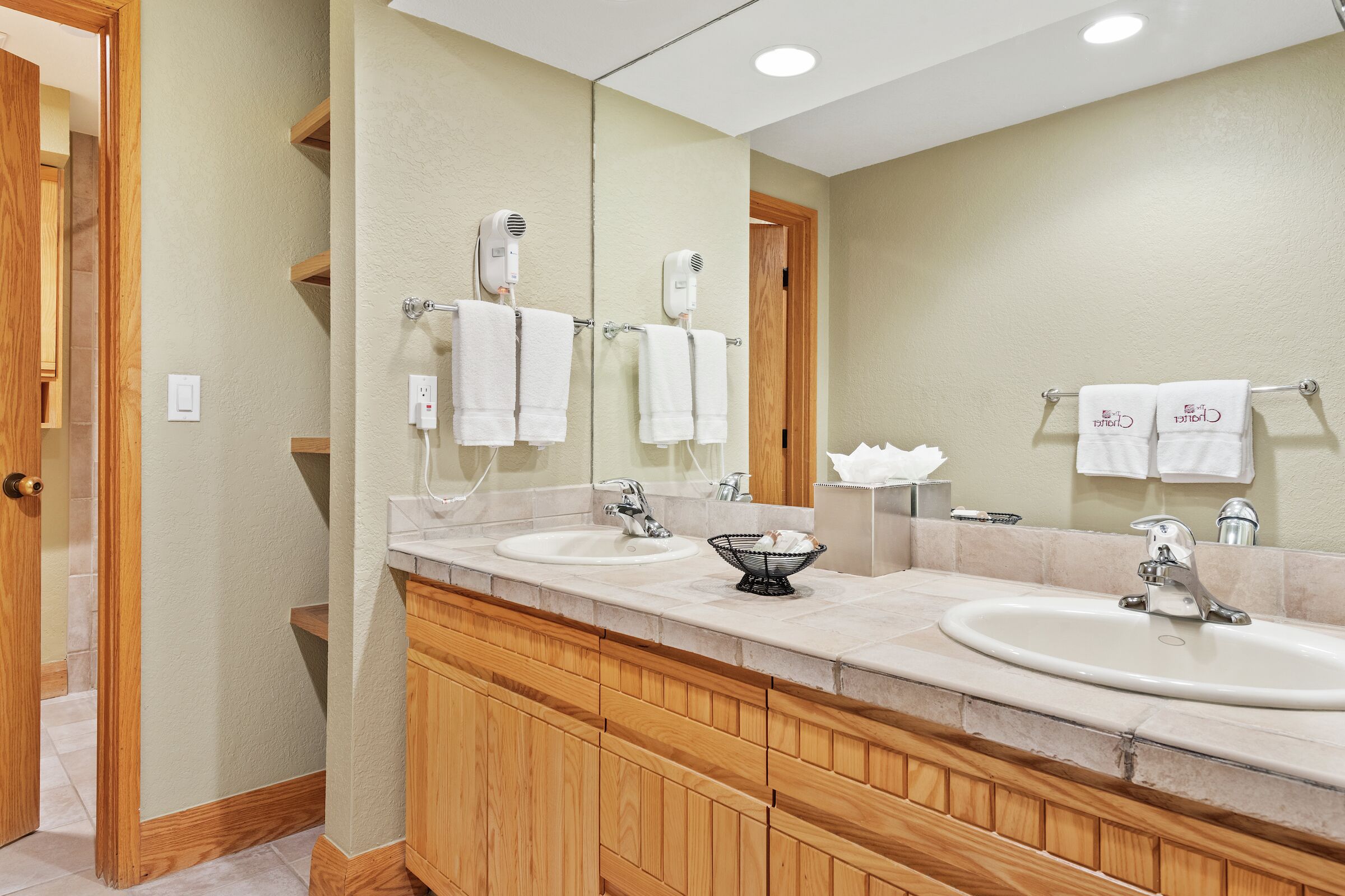 #E335 - Two Queen Lodge Room Bathroom