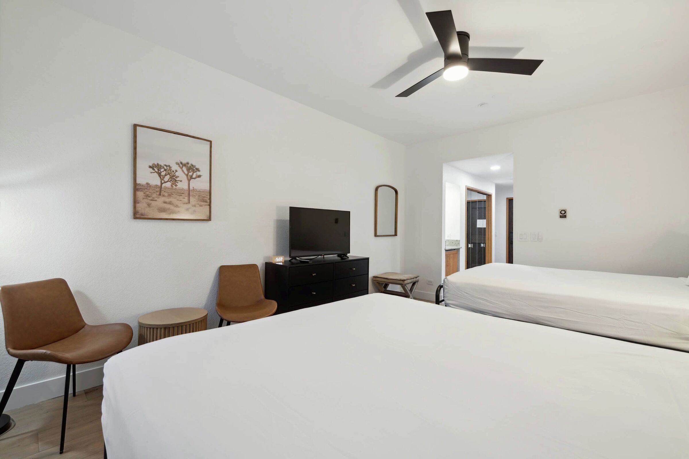 #G125 - Two Queen Lodge Room