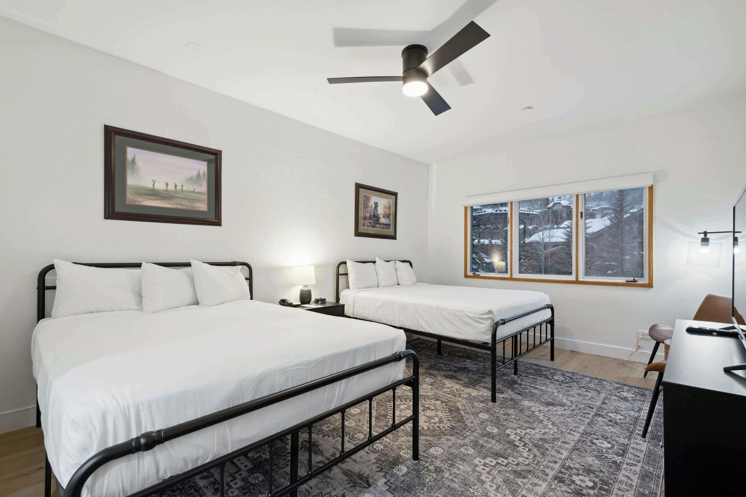 #G125 - Two Queen Lodge Room
