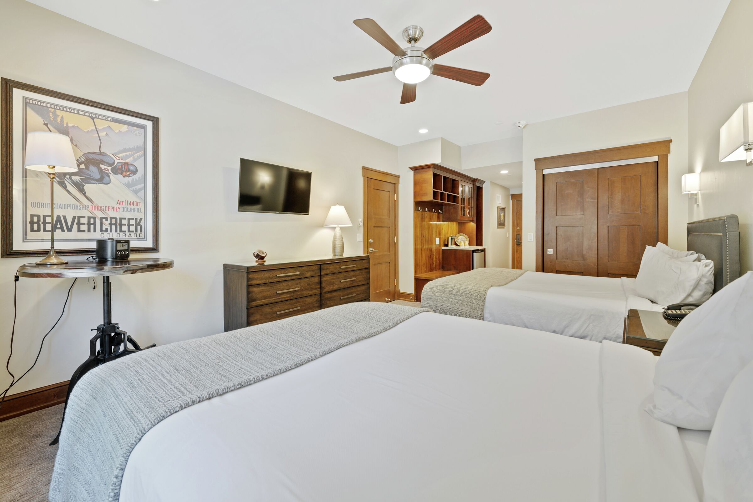 #G135 - Two Queen Lodge Room