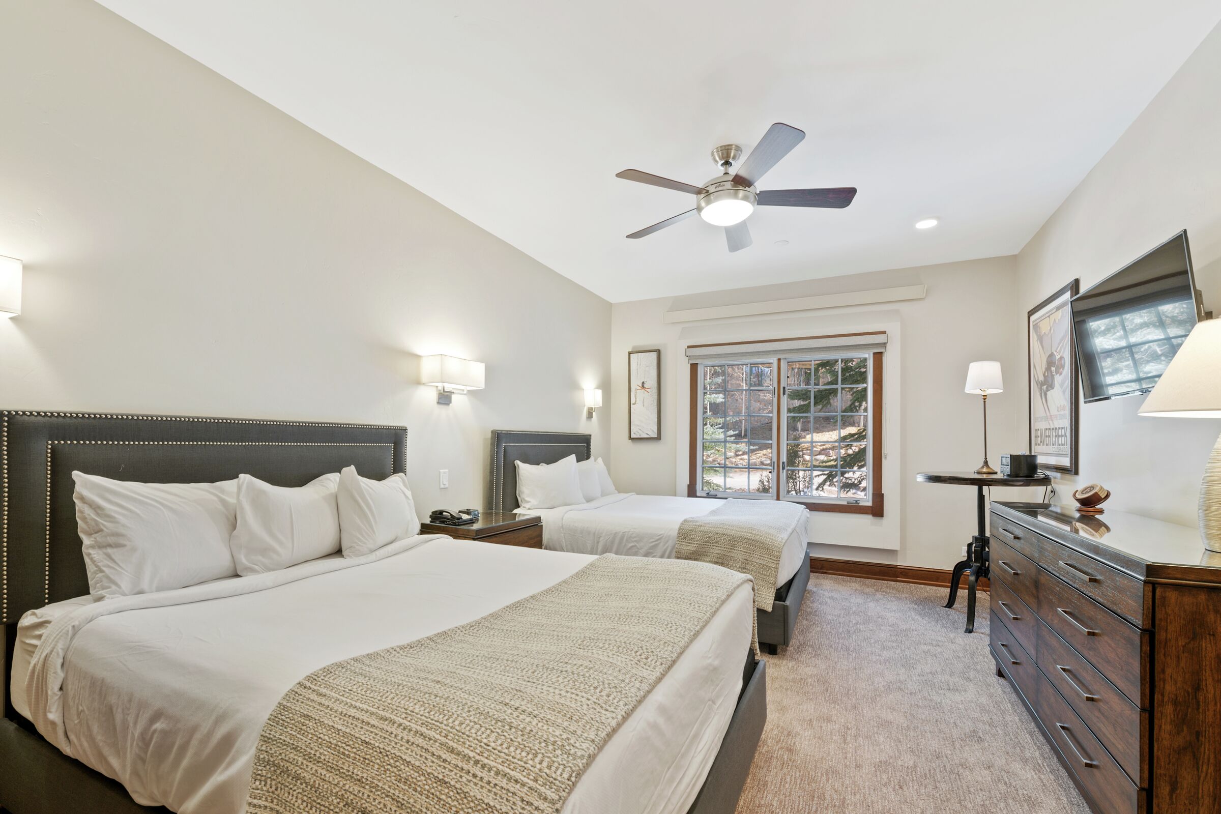 #G135 - Two Queen Lodge Room