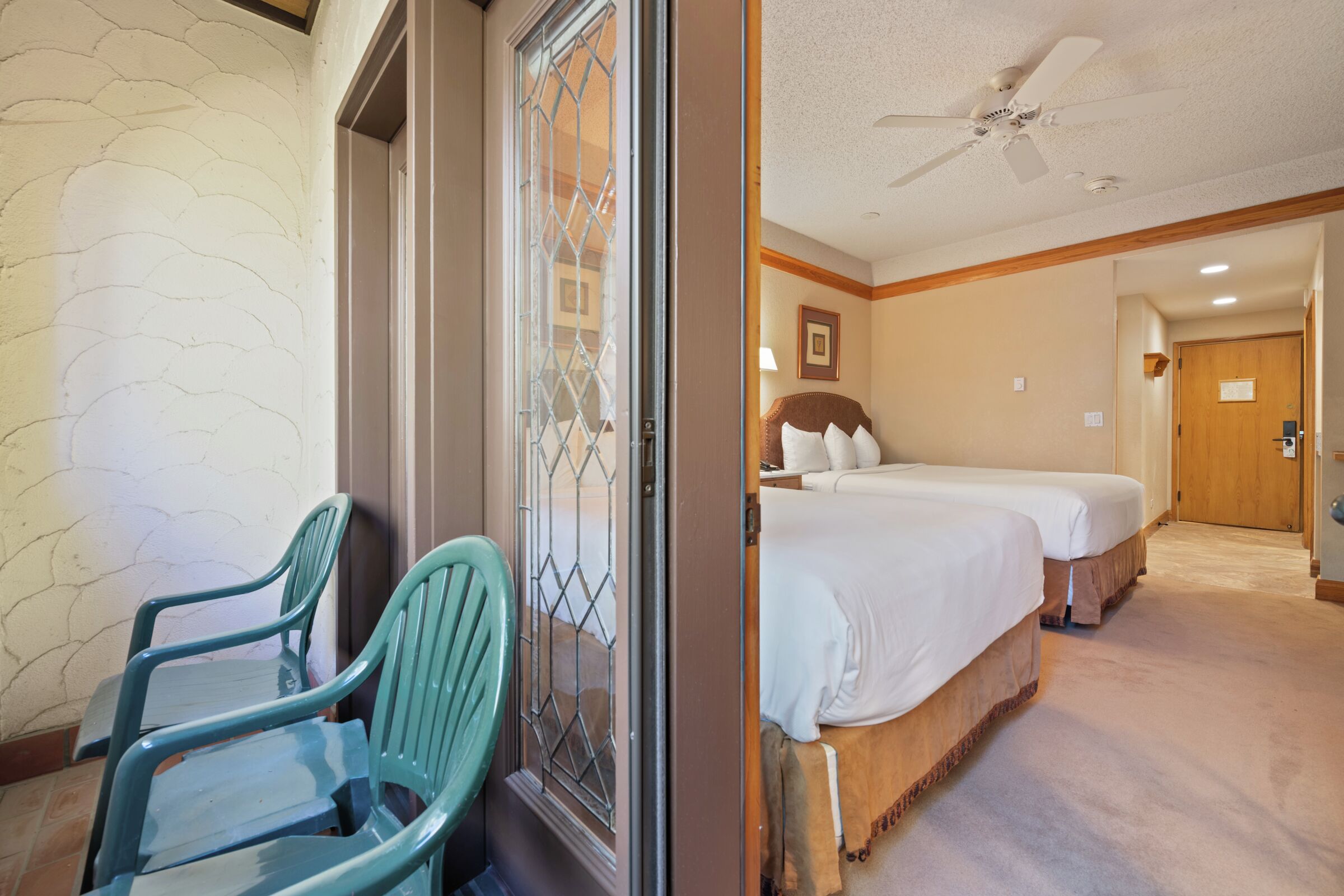 #G215 - Two Queen Lodge Room