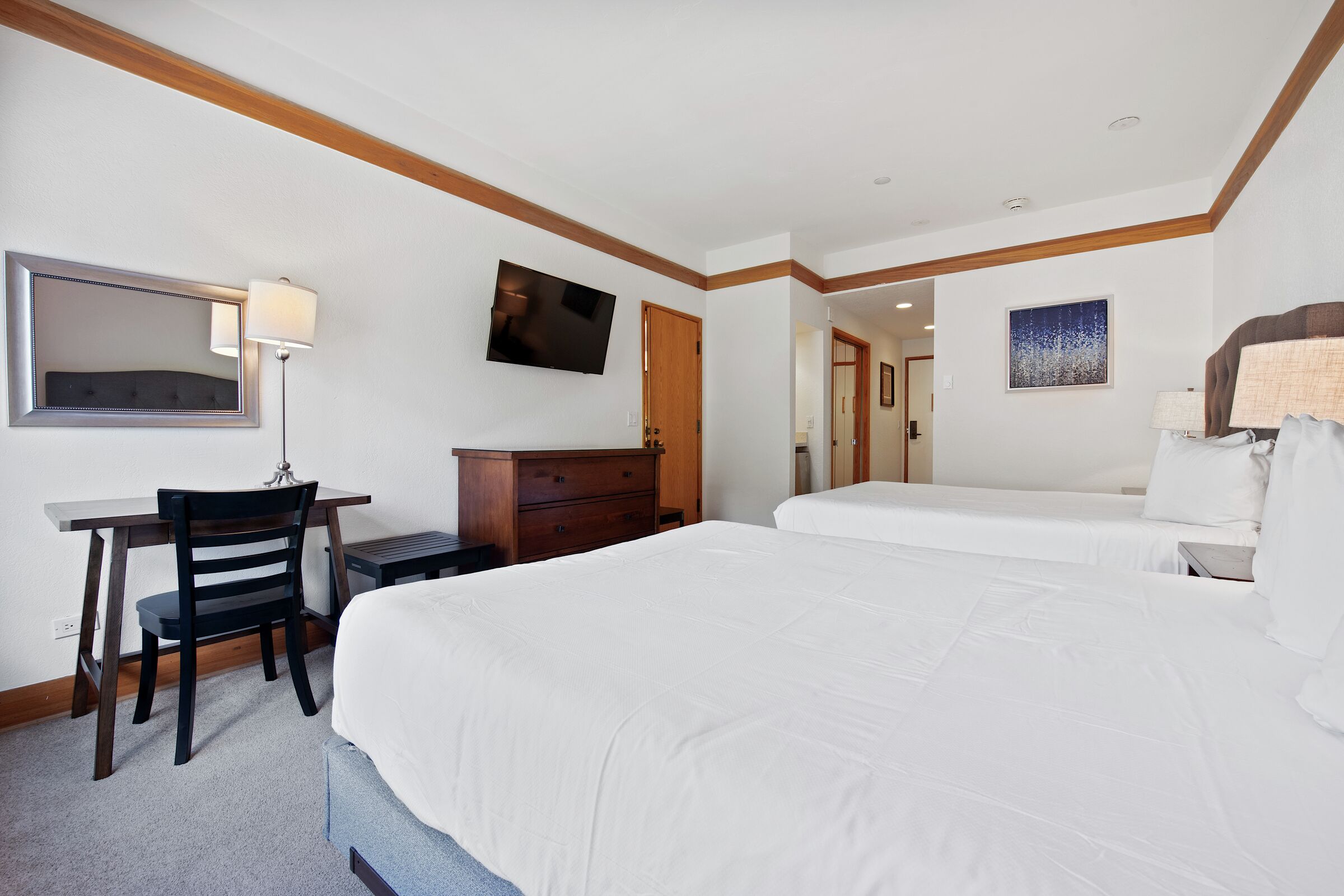 #B235 - Two Queen Lodge Room
