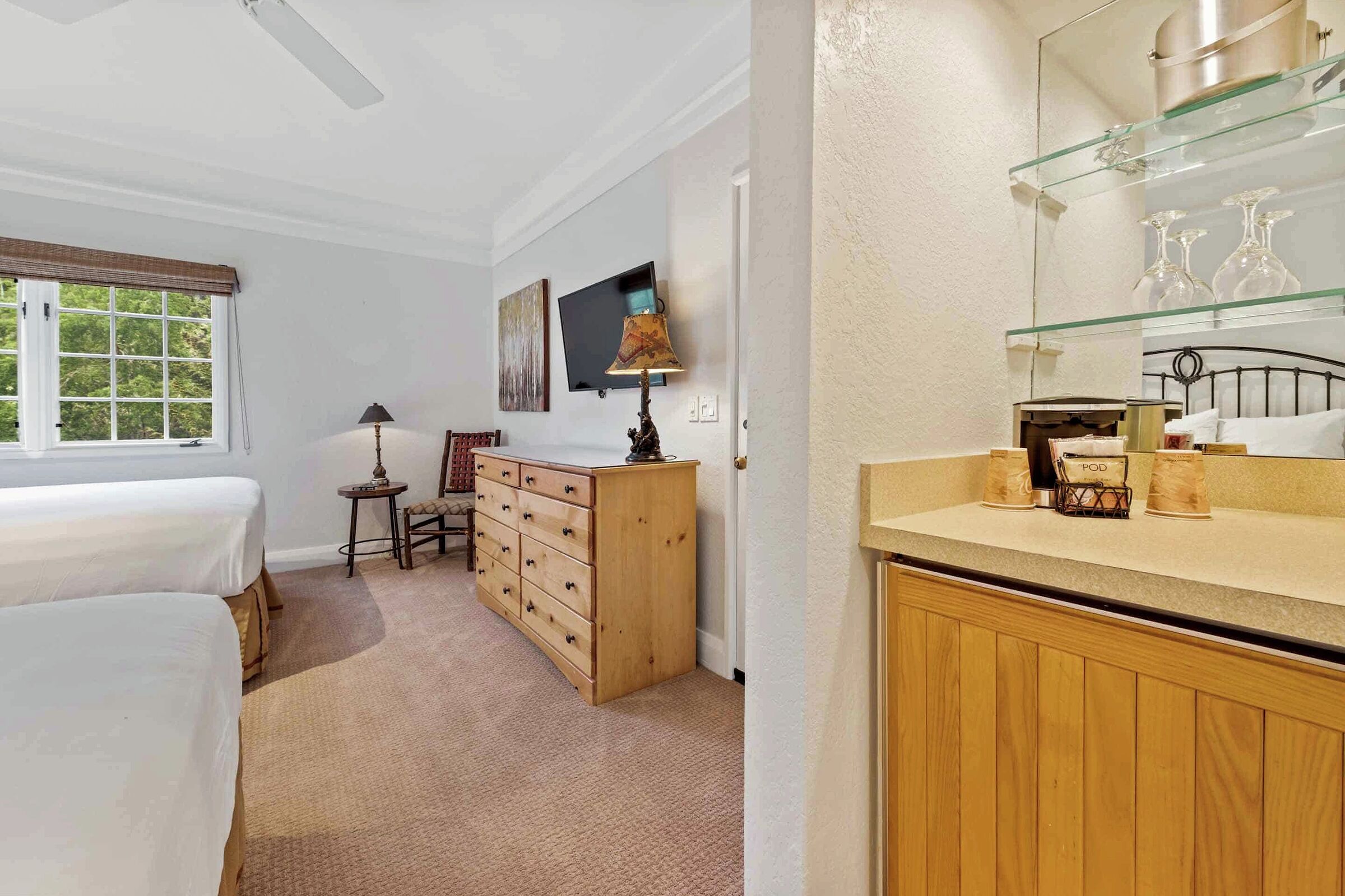 #B335 - Two Queen Lodge Room