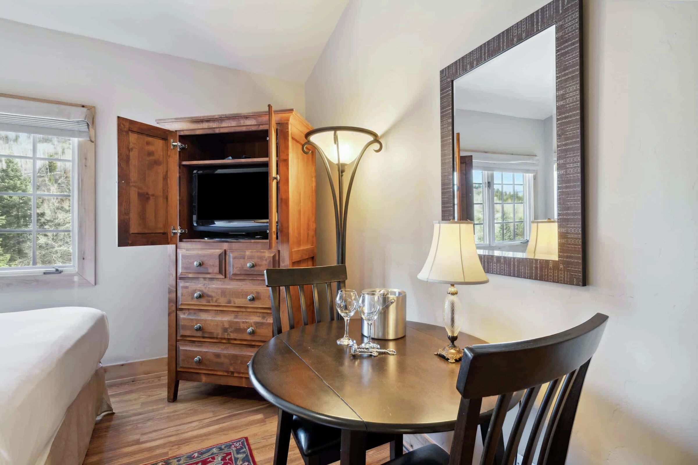 #B435 - Two Queen Lodge Room