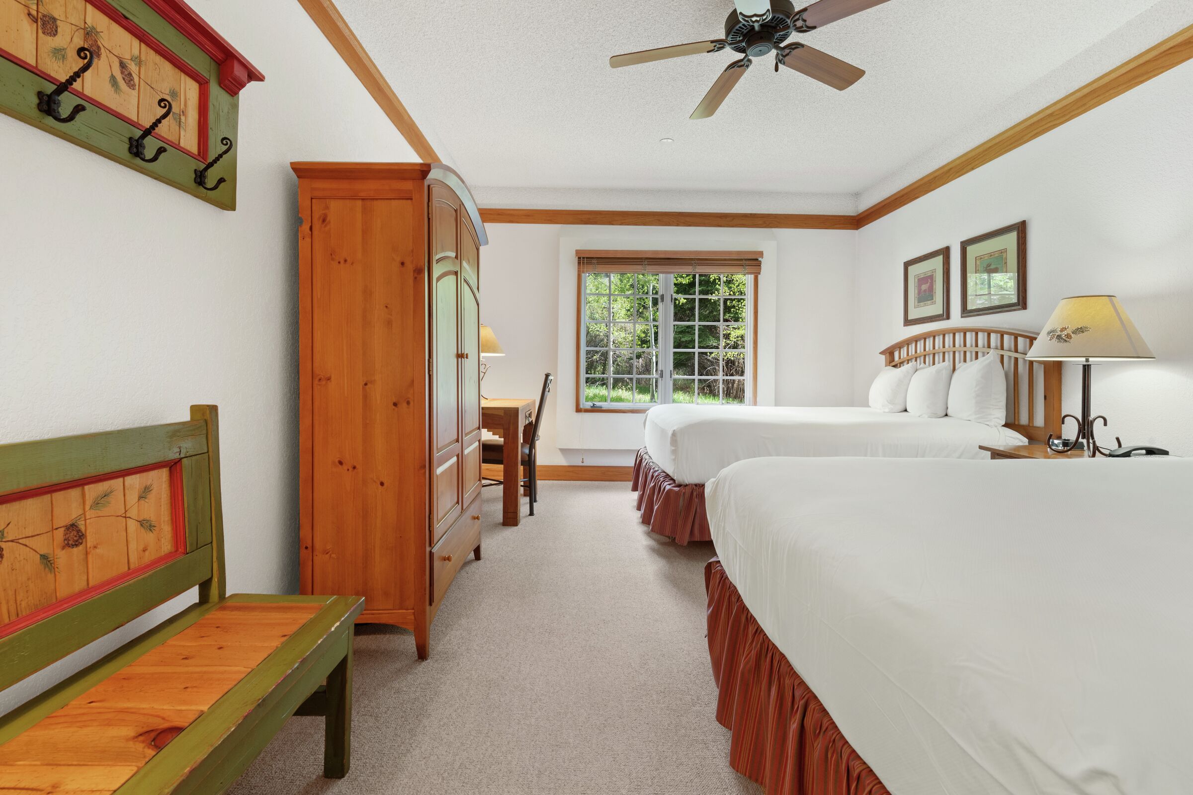 #C035 - Two Queen Lodge Room