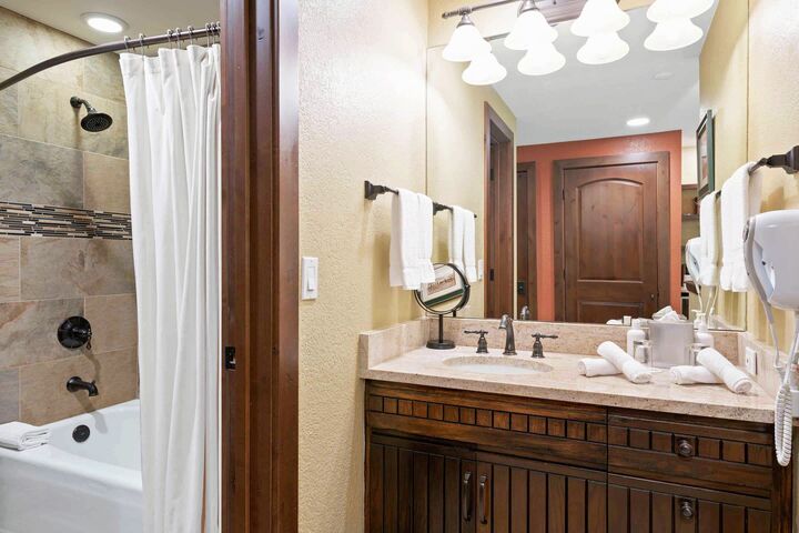 Two Queen Lodge Room Bathroom