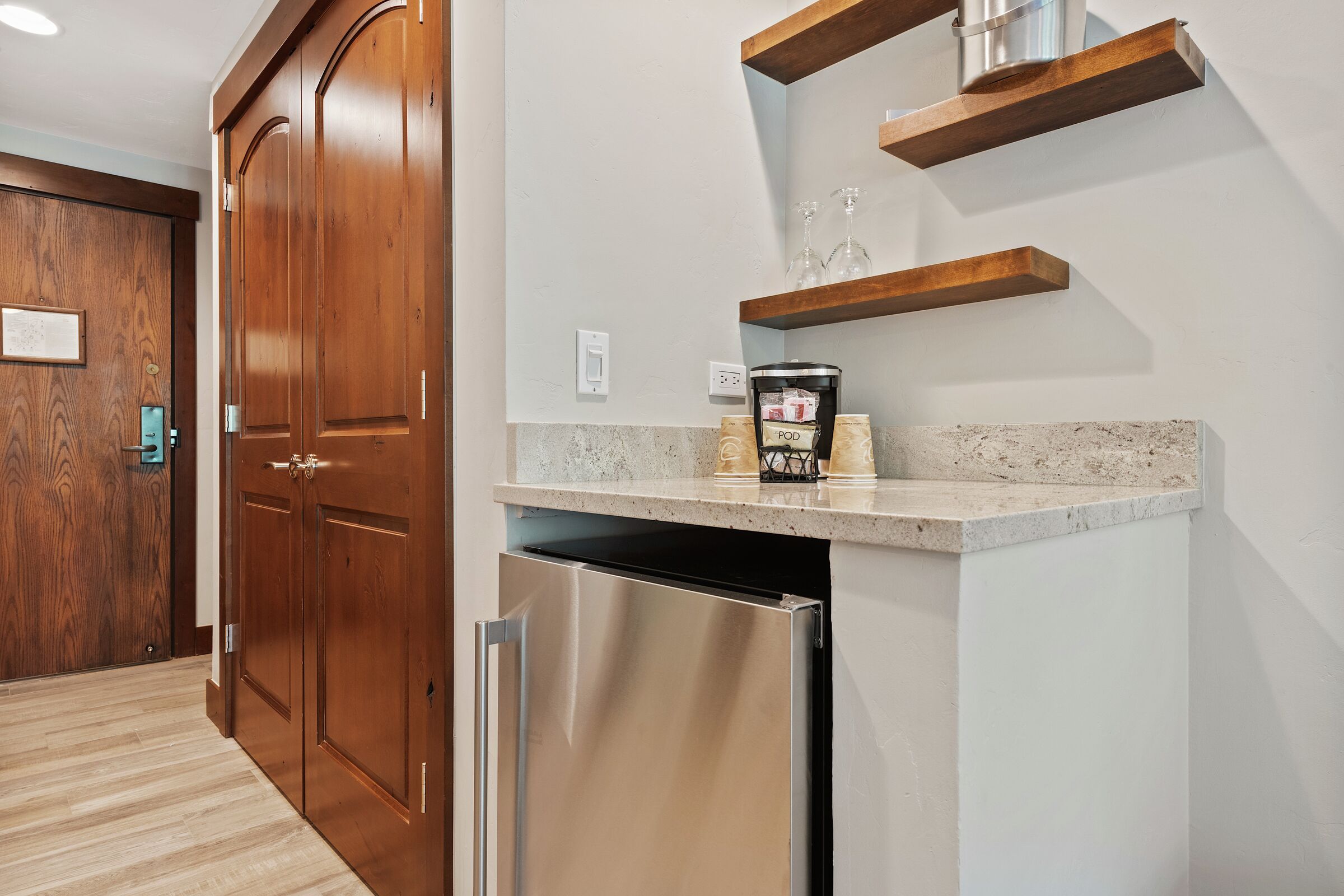 #C235 - Mini fridge 