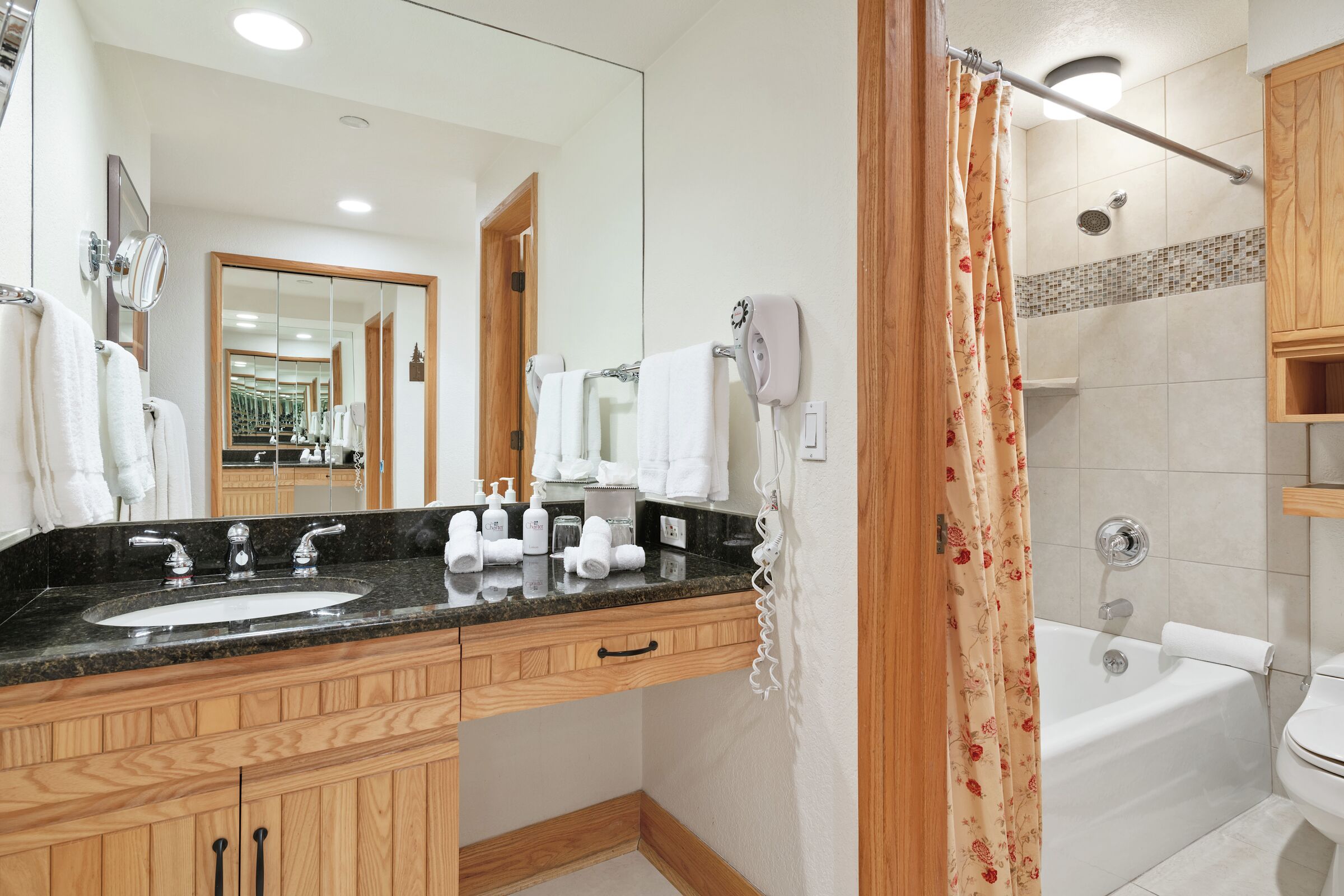 #D215 - Ensuite Bathroom
