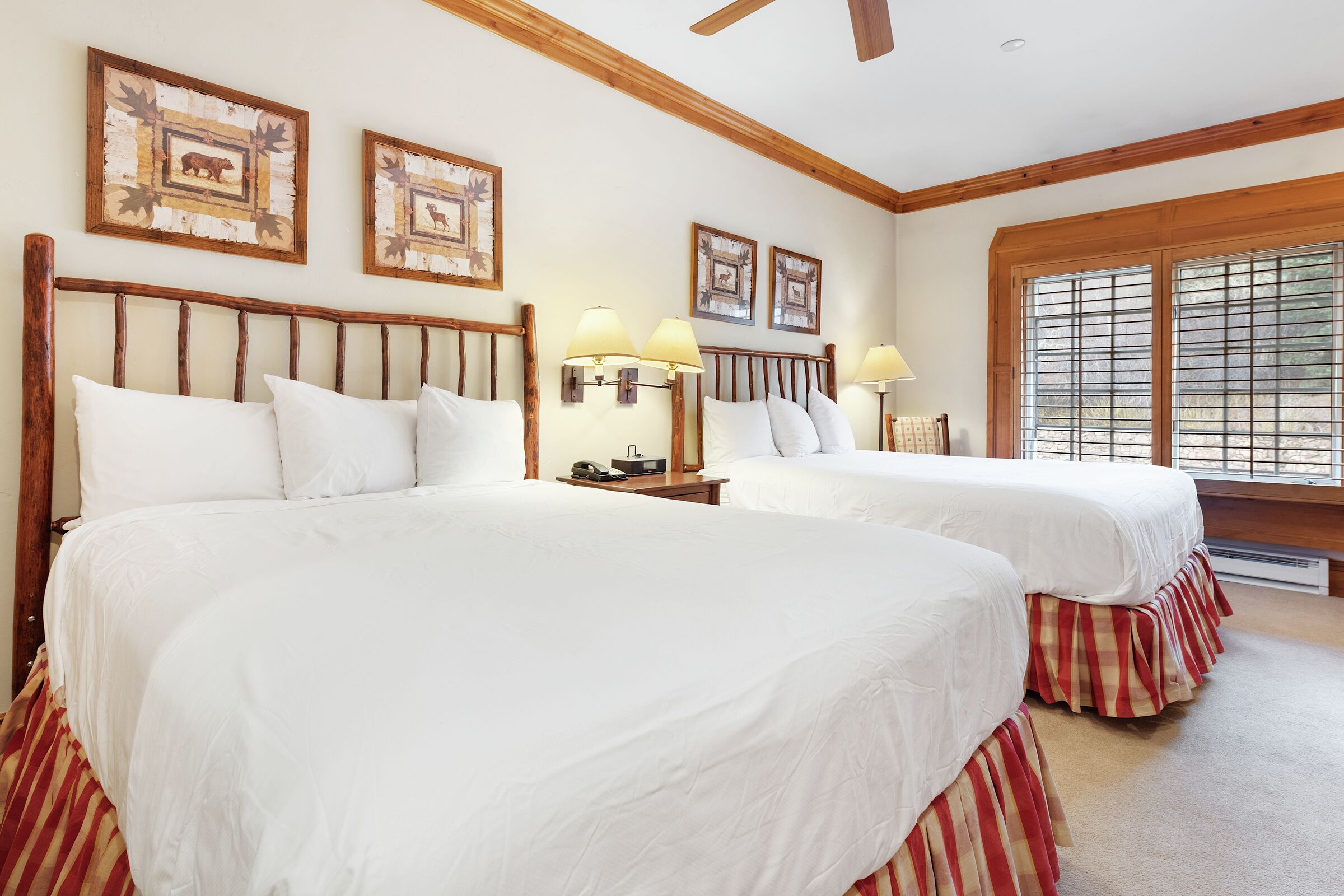 #D255 - Two Queen Lodge Room
