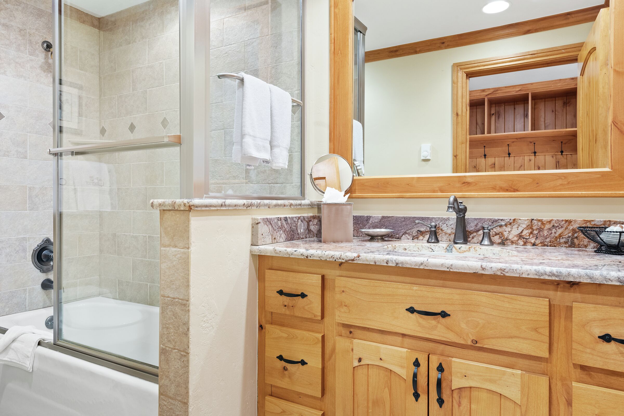 #D255 - Two Queen Lodge Room Bathroom