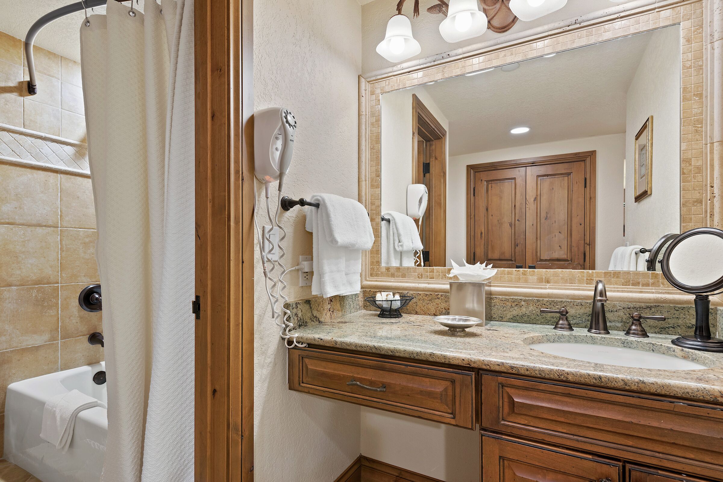 #D475 - Two Queen Lodge Room Bathroom