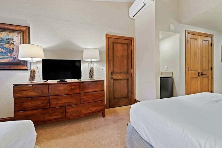 Two Queen Lodge Room