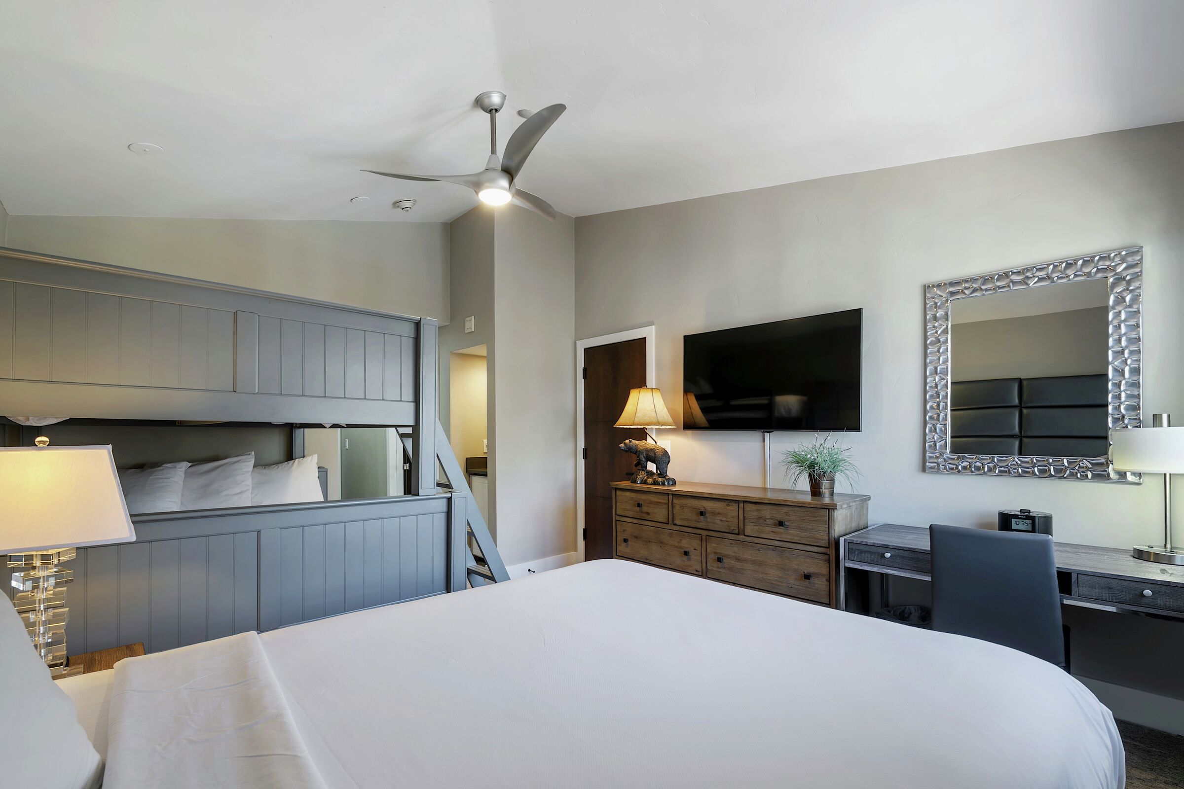 #D485 - Lodge Bedroom