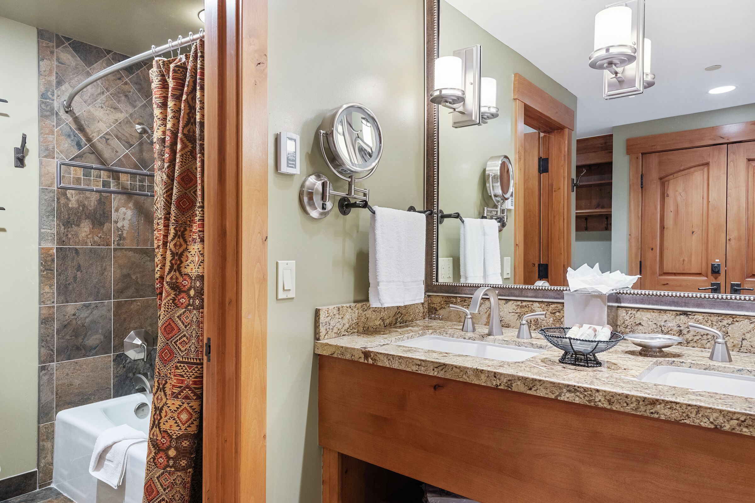 #E145 - Two Queen Lodge Room Bathroom