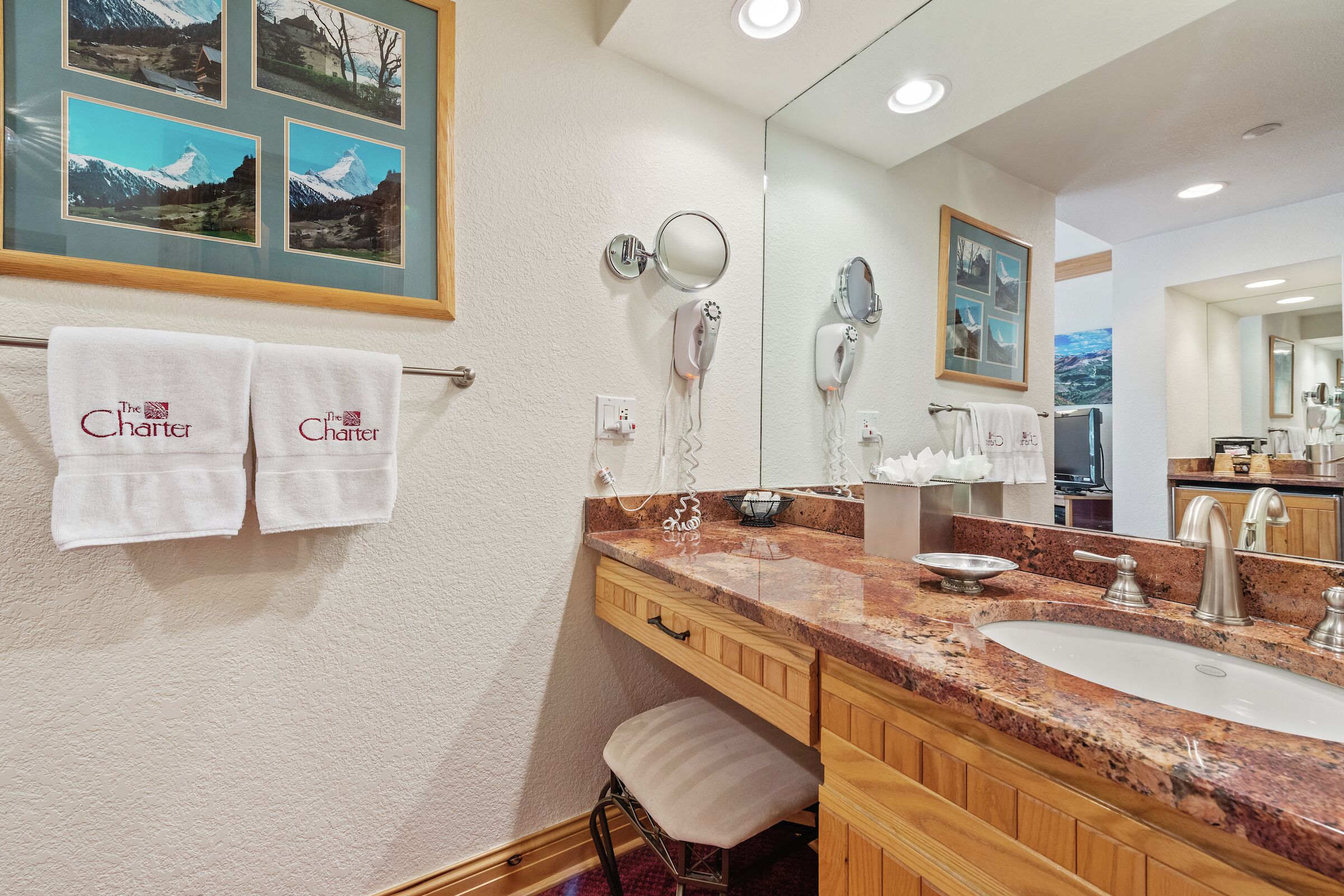 #E225 - Two Queen Lodge Room Bathroom