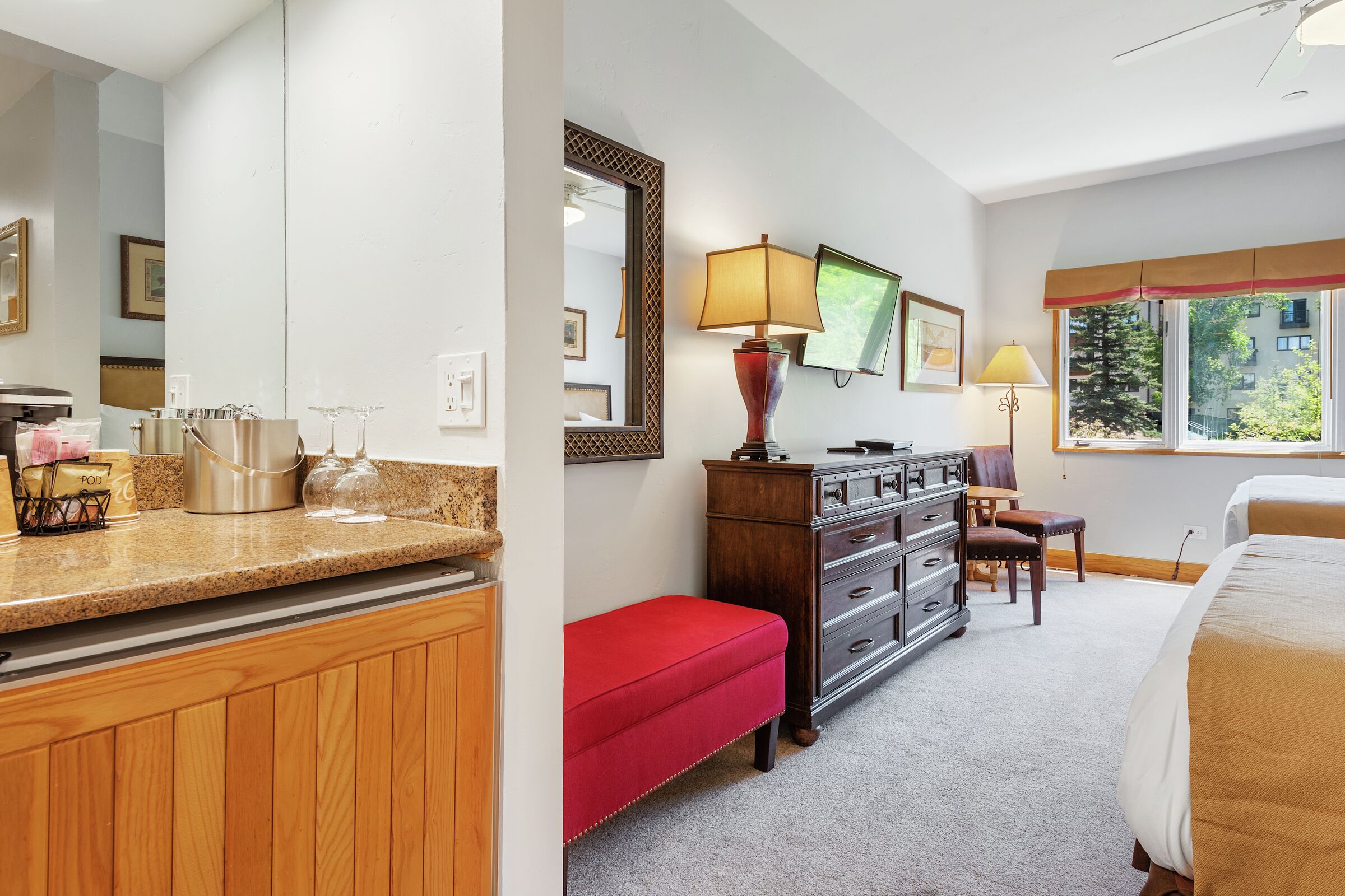 #E235 - Two Queen Lodge Room