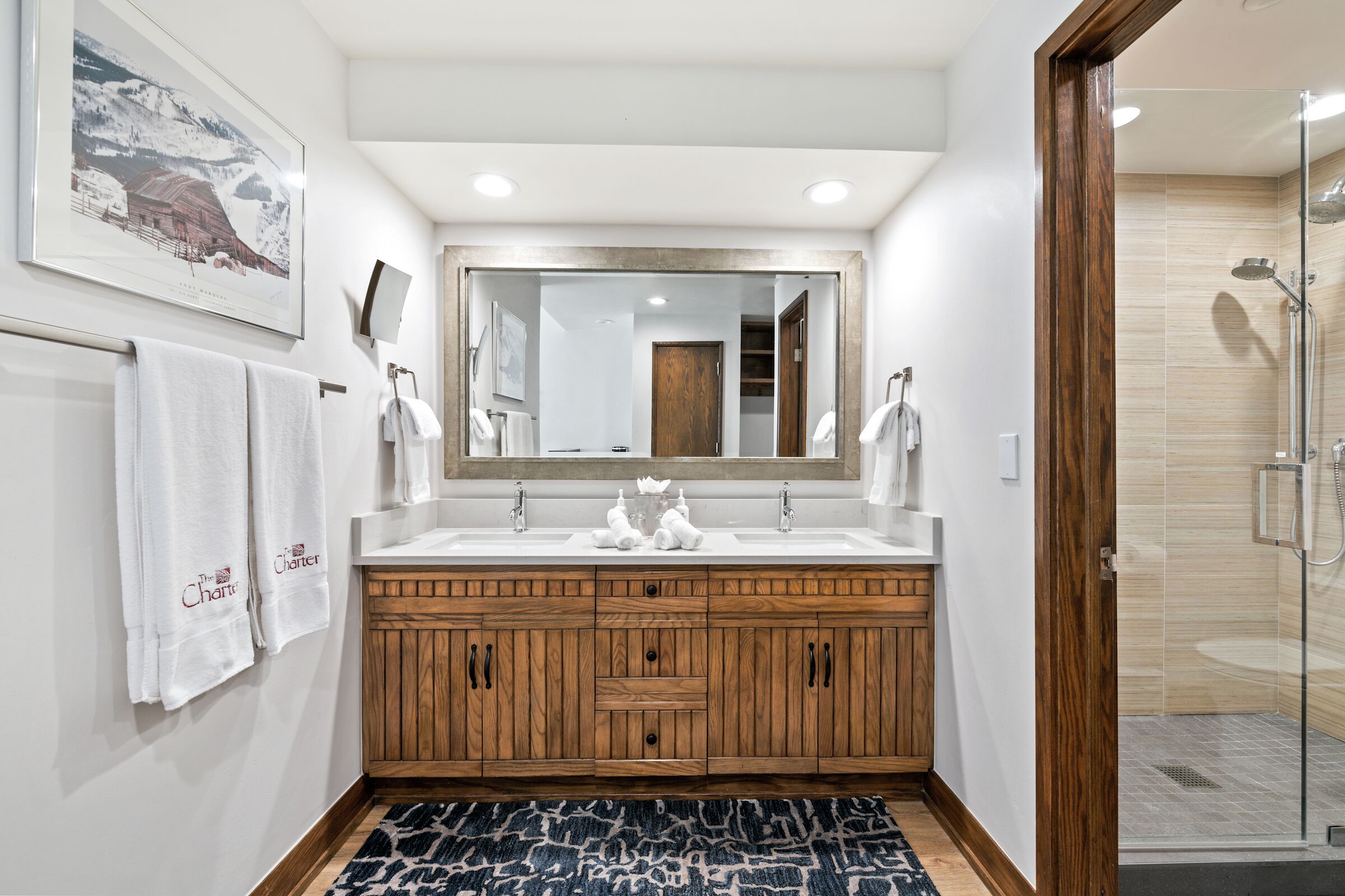 #E035 - Two Queen Lodge Room Bathroom
