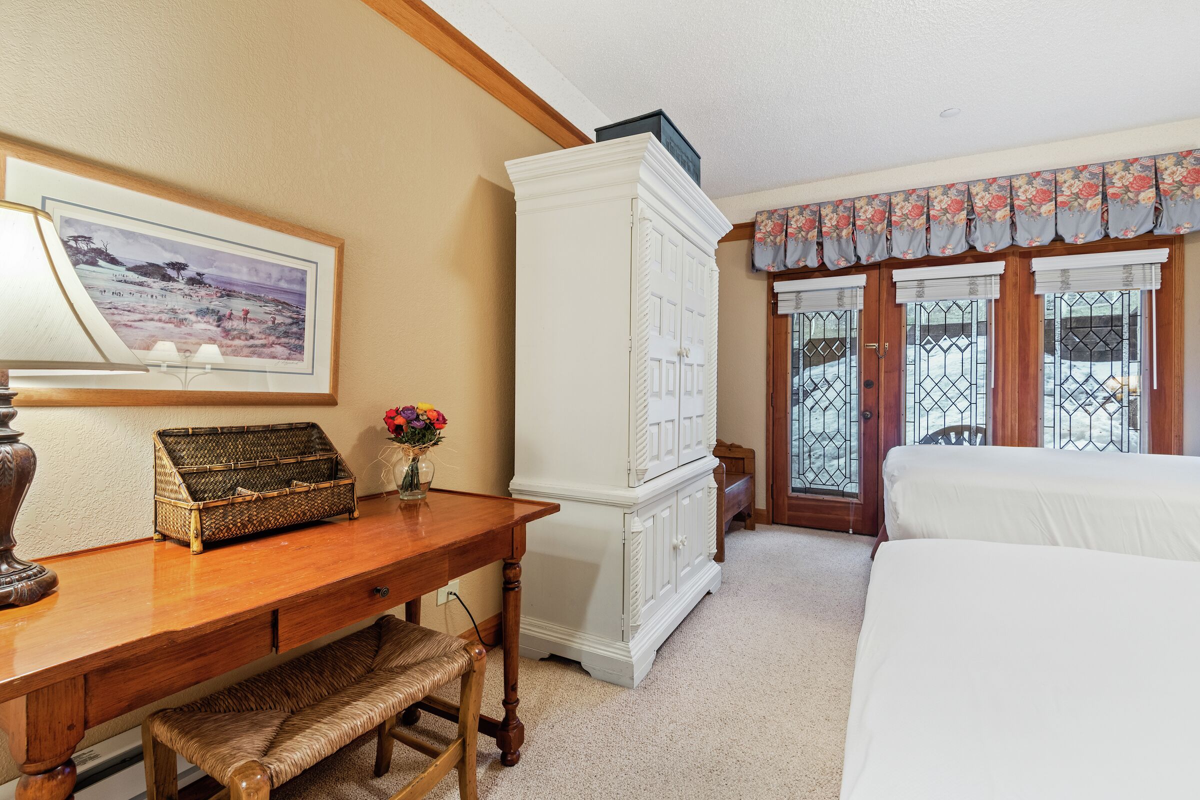#G055 - Two Queen Lodge Room