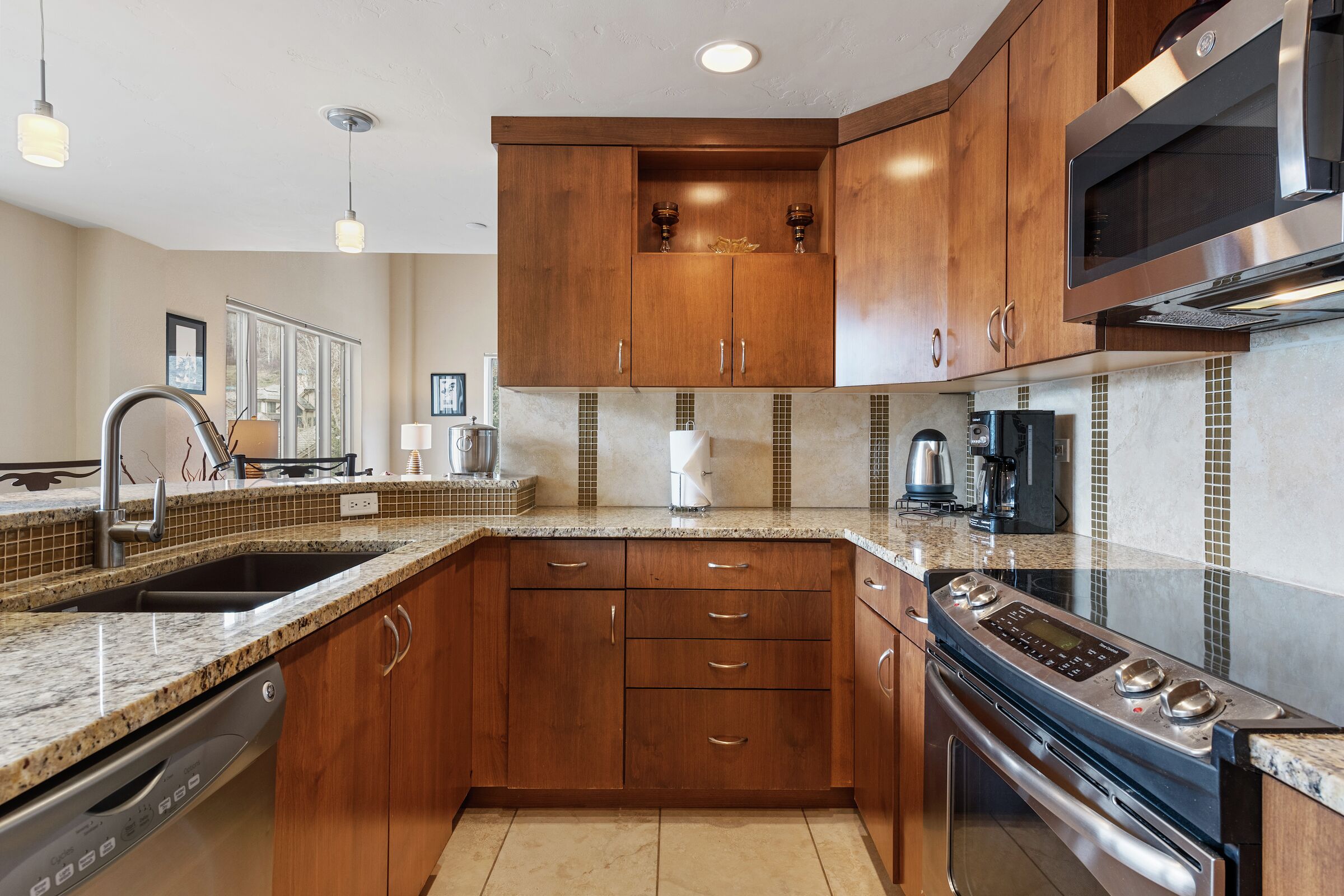 #L332 - Kitchen