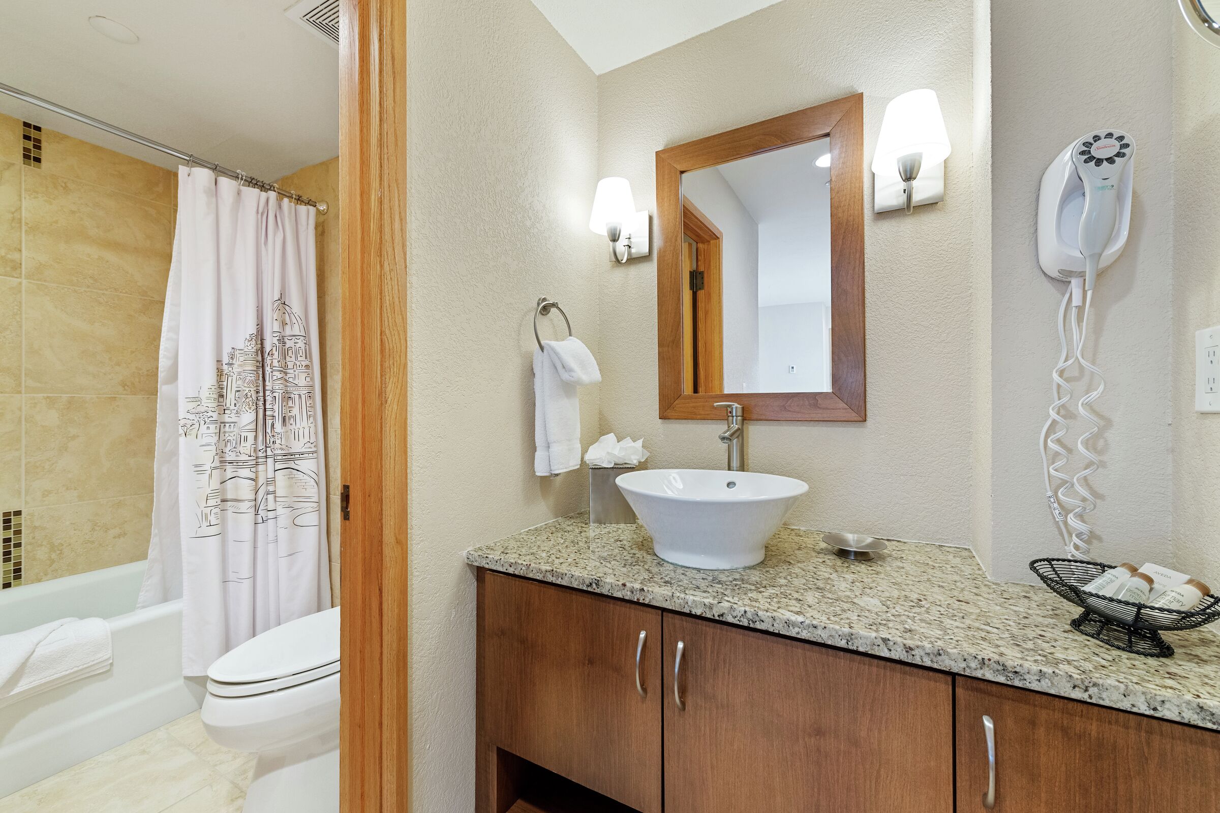 #L332 - Master Ensuite Bathroom