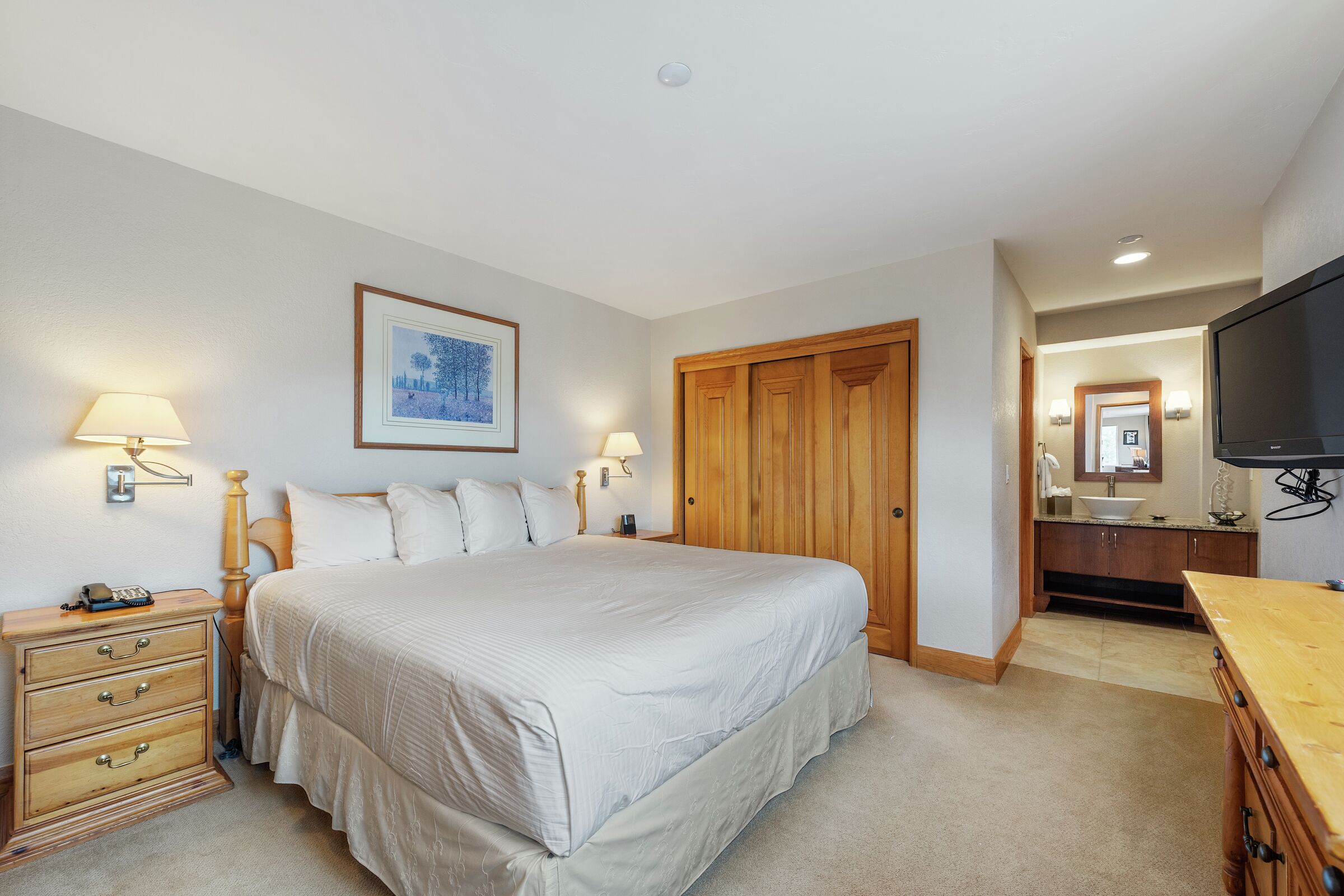 #L332 - Bedroom