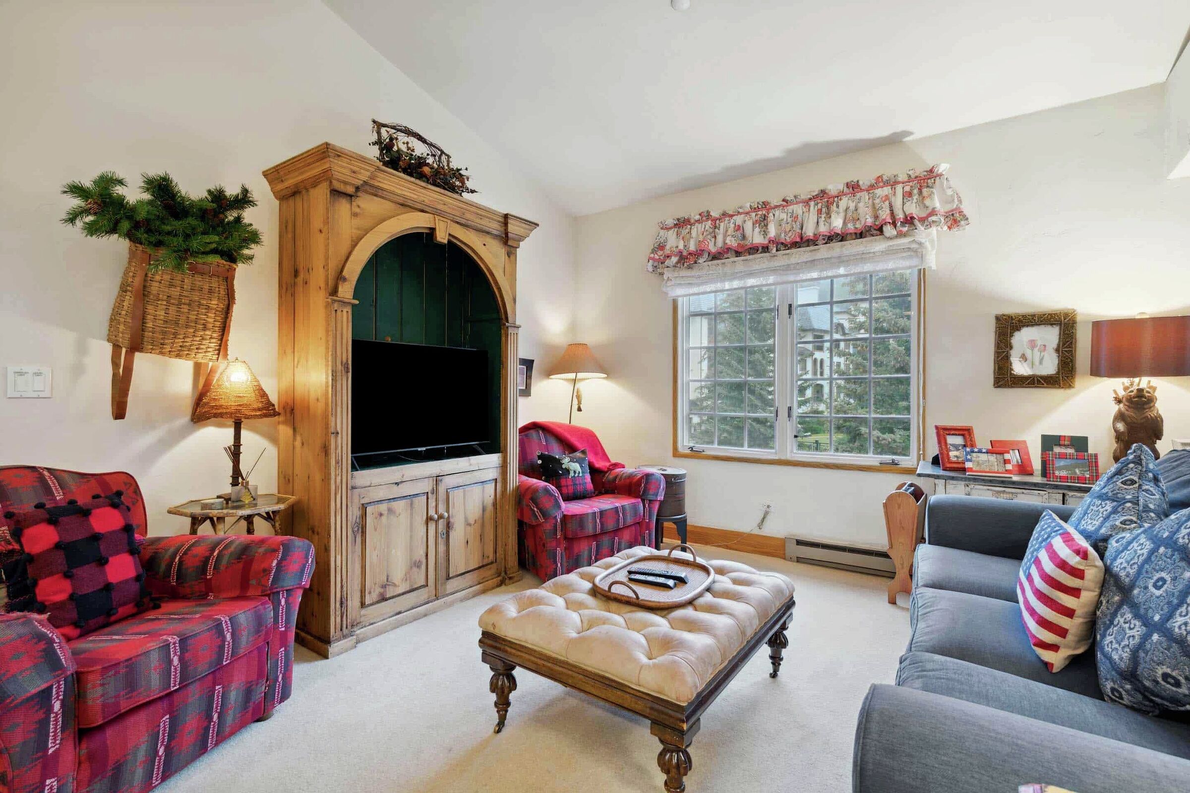 #E4305 - Living Area