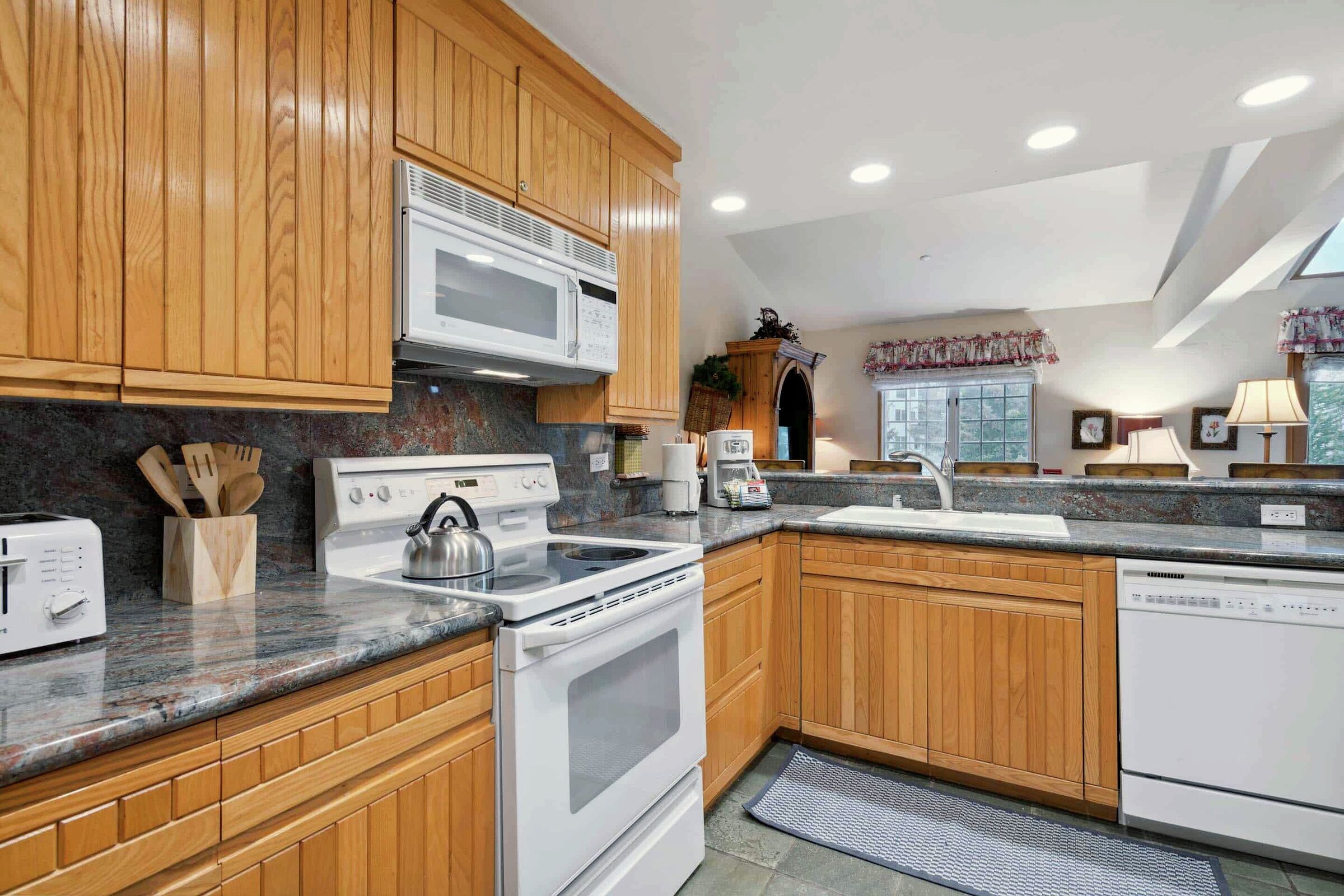 #E4305 - Kitchen